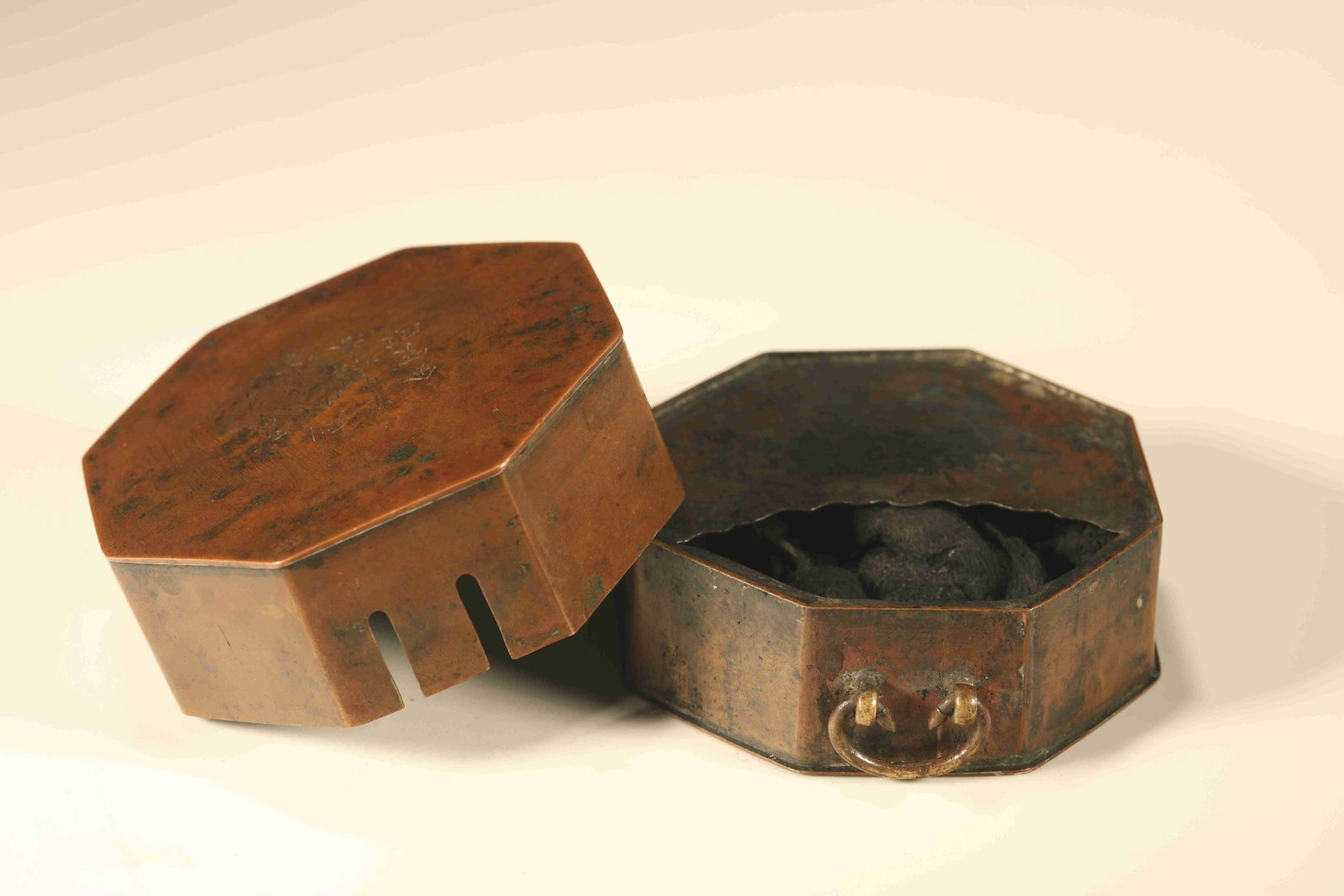 A BRONZE CARVED INK BOX WITH INSCRIBED POEM (1 of 7)