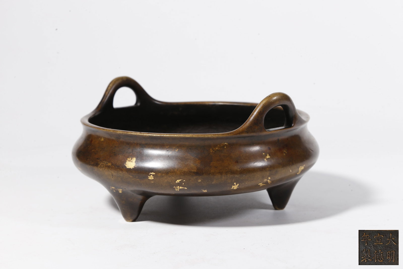 A BRONZE DOUBLE-EARED CENSER: Bronze Double-Eared Censer