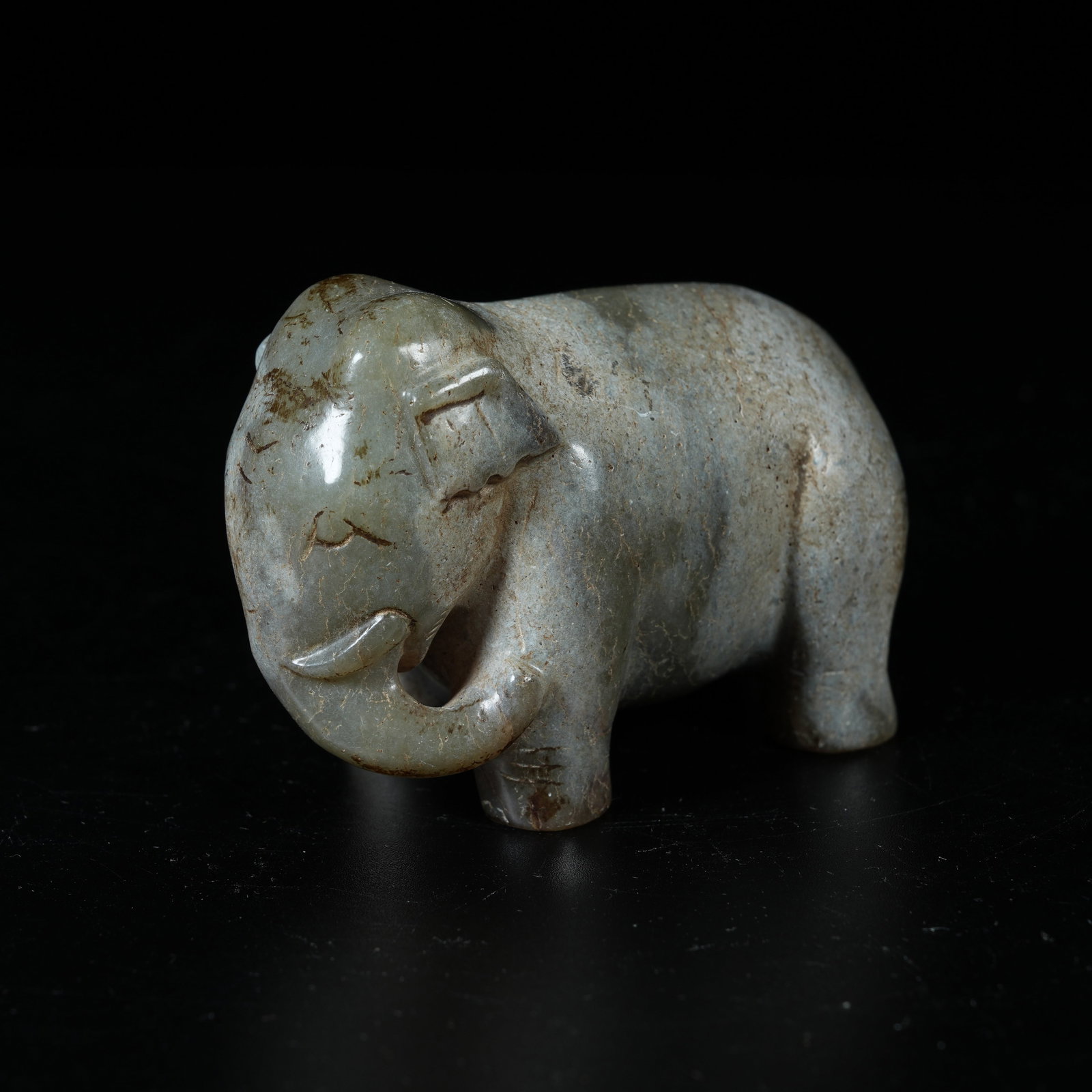 A ARCHAIC JADE ORNAMENT OF PEACE ELEPHANT (1 of 10)