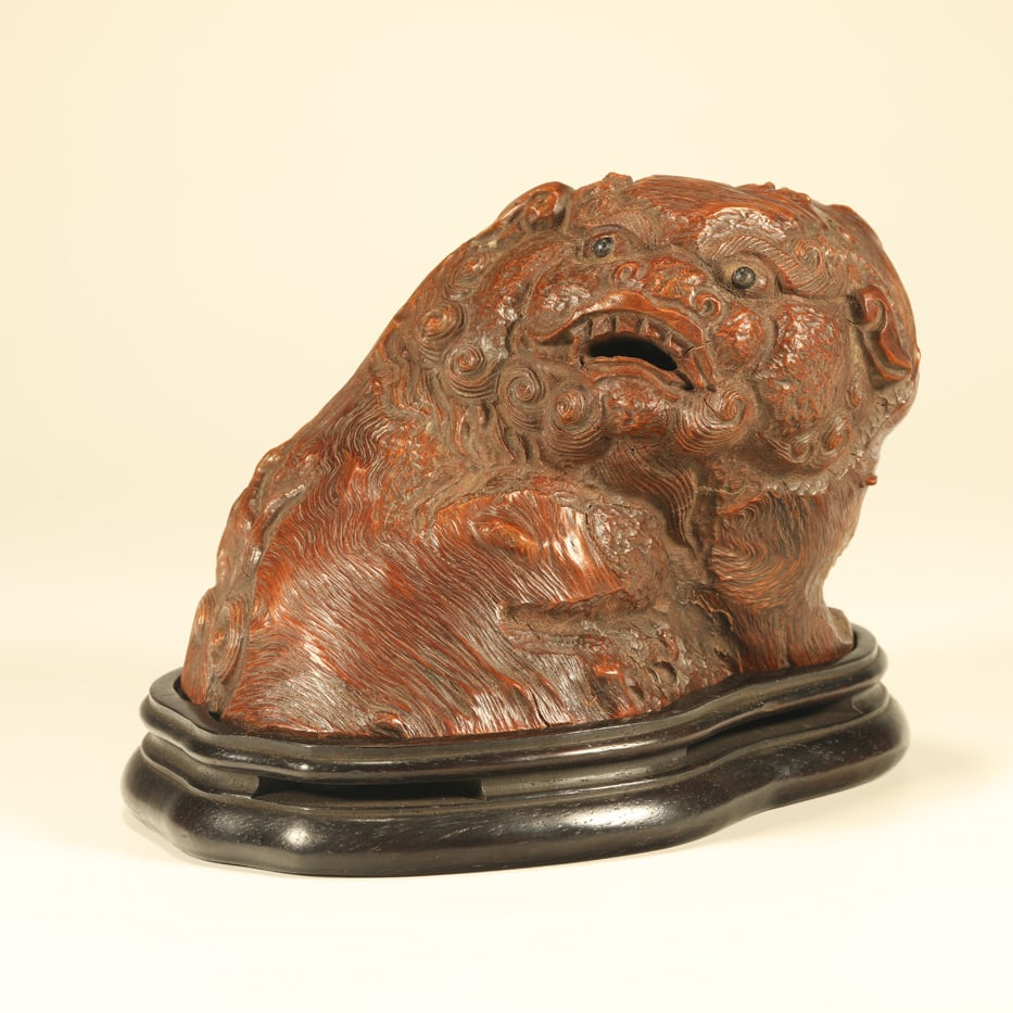 A BURL NATURAL-FORM INGENIOUSLY CARVED LION-SHAPED INCENSE BURNER: Burl Natural-form Ingeniously Carved Lion-shaped Incense Burner
