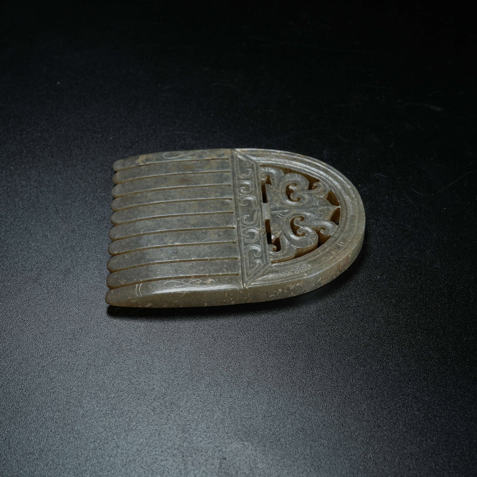 A ARCHAIC JADE COMB - 6
