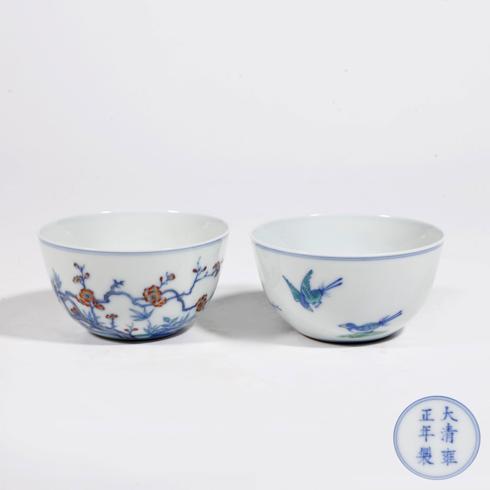 A PAIR OF BLUE AND WHITE CUPS WITH FLOWER AND BIRD PATTERN: Pair of Blue and White Cups with Flower and Bird Pattern