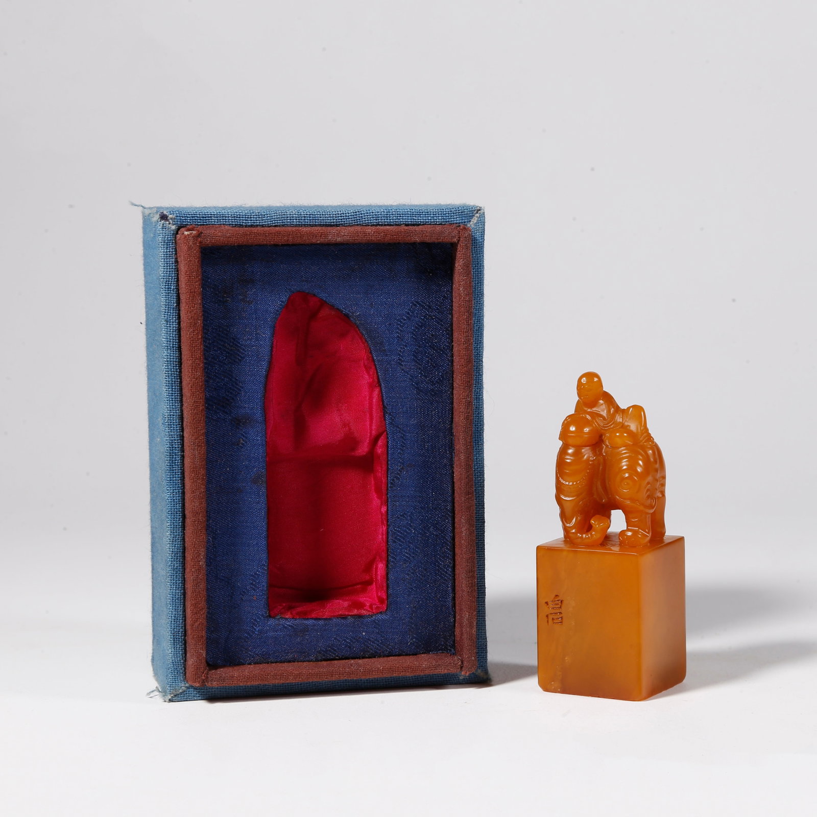 A SHOUSHAN TIANHUANG STONE SEAL WITH ELEPHANT KNOB SYMBOLIZING PEACE: Shoushan Tianhuang Stone Seal with Elephant Knob Symbolizing Peace