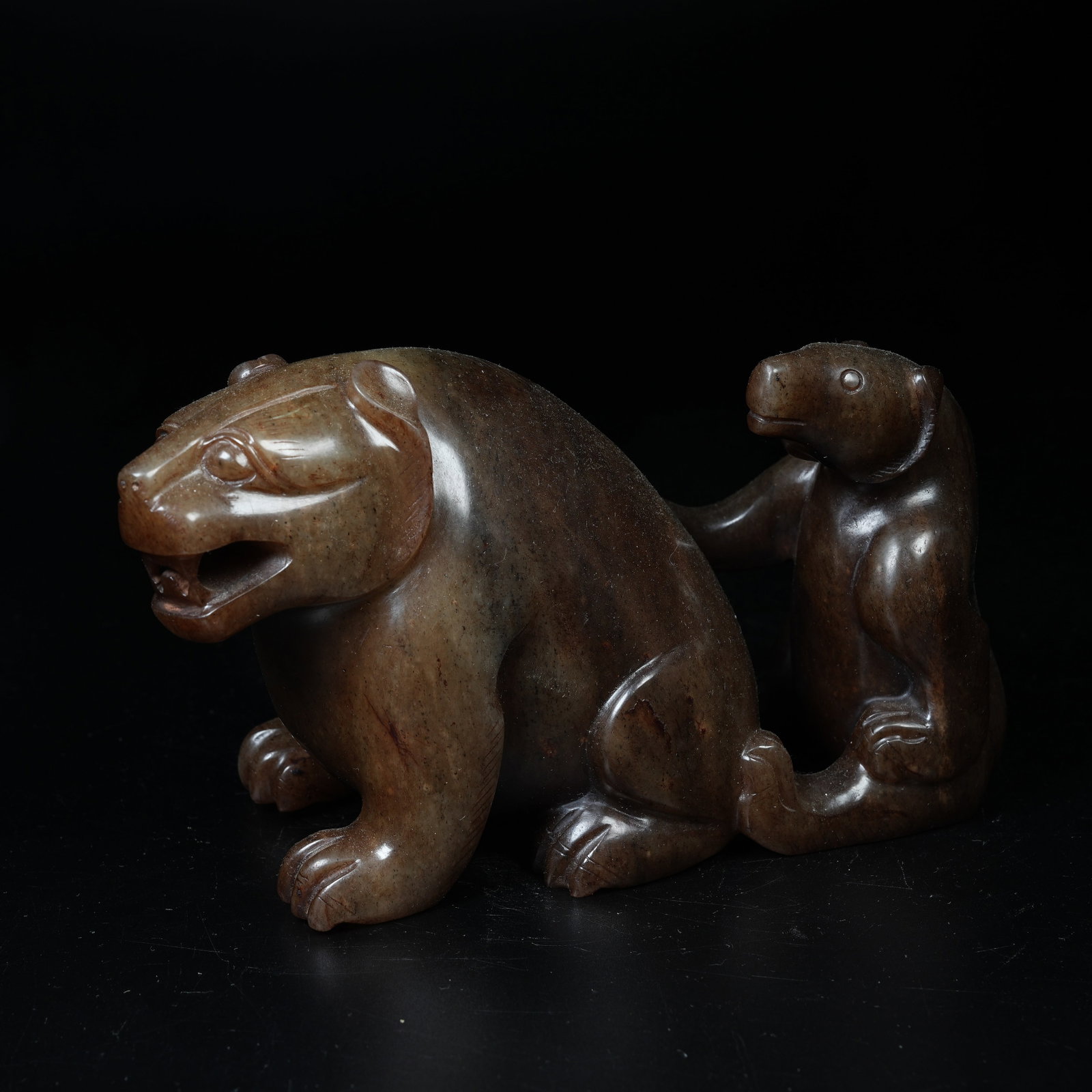 A ARCHAIC JADE BEAR ORNAMENT: Archaic Jade Bear Ornament