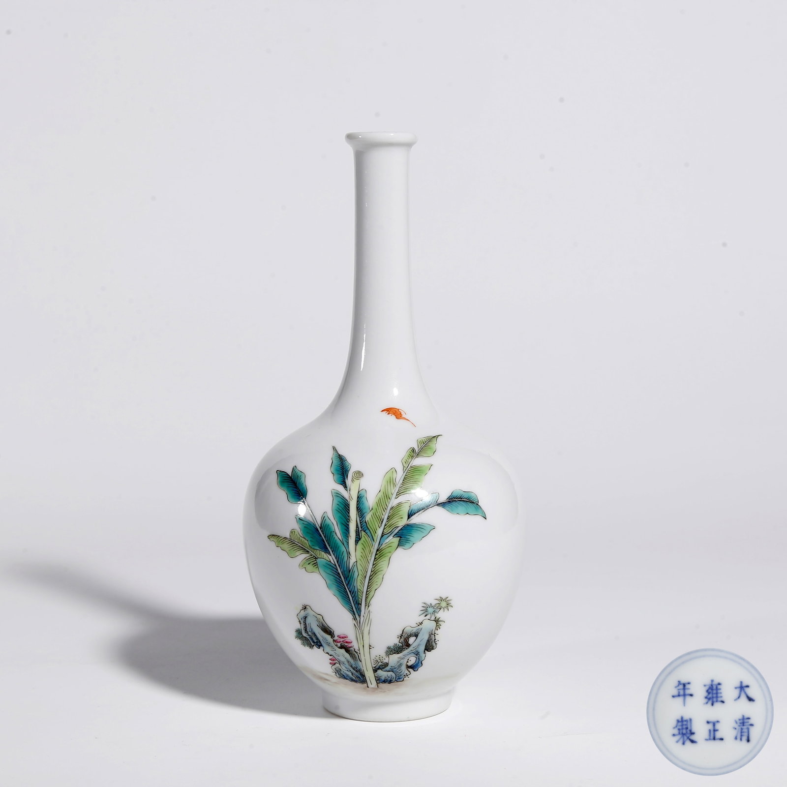 A FAMILLE ROSE LONG-NECK VASE WITH NARRATIVE FIGURE SCENES: Famille Rose Long-neck Vase with Narrative Figure Scenes