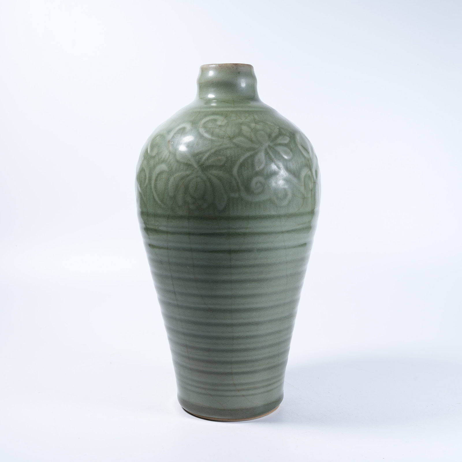 A PLUM VASE WITH CARVED STRING PATTERNS OF LONGQUAN KILN: Plum Vase with Carved String Patterns of Longquan Kiln