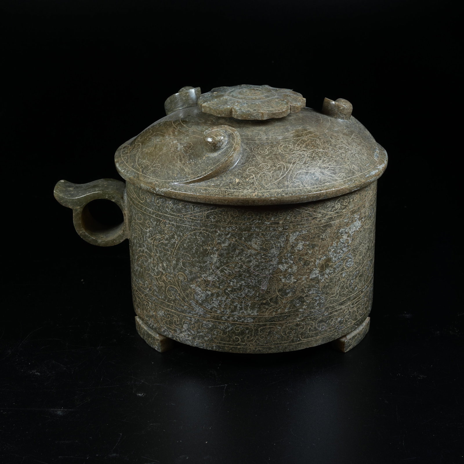 A ANCIENT JADE SLENDER CUP CARVED WITH DRAGON PATTERNS: Ancient Jade Slender Cup Carved with Dragon Patterns