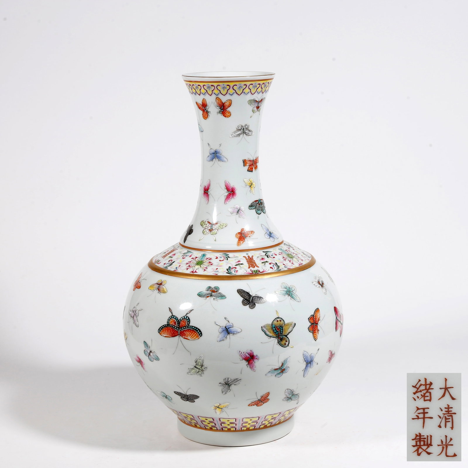 A FAMILLE ROSE DISPLAY VASE WITH HUNDRED BUTTERFLIES PATTERN: Famille Rose Display Vase with Hundred Butterflies Pattern