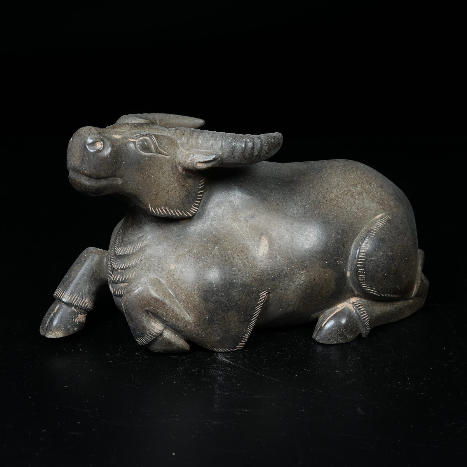 A ARCHAIC JADE RECUMBENT OX ORNAMENT (1 of 8)