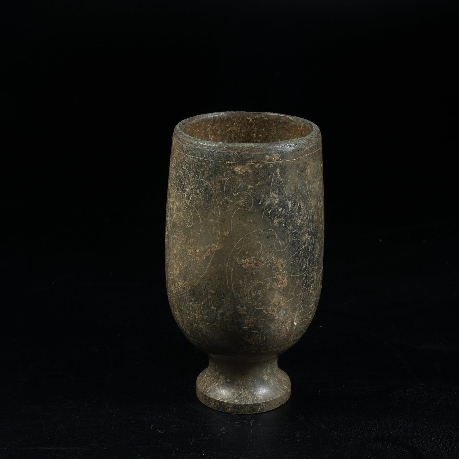 A ANCIENT JADE CUP CARVED WITH DIVINE HUMAN PATTERNS (1 of 9)