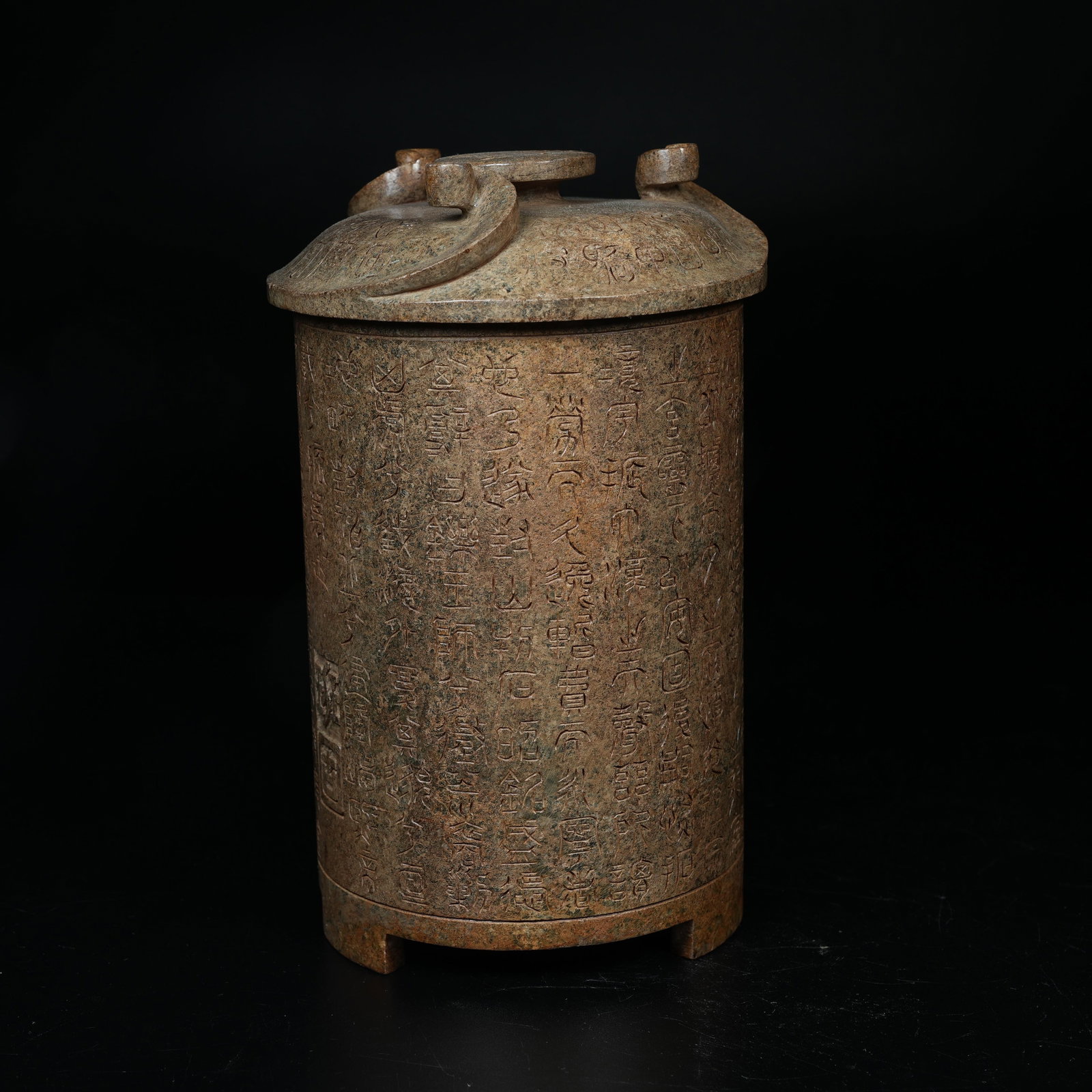 A ARCHAIC JADE LIDDED CUP CARVED WITH INSCRIPTIONS: Archaic Jade Lidded Cup Carved with Inscriptions