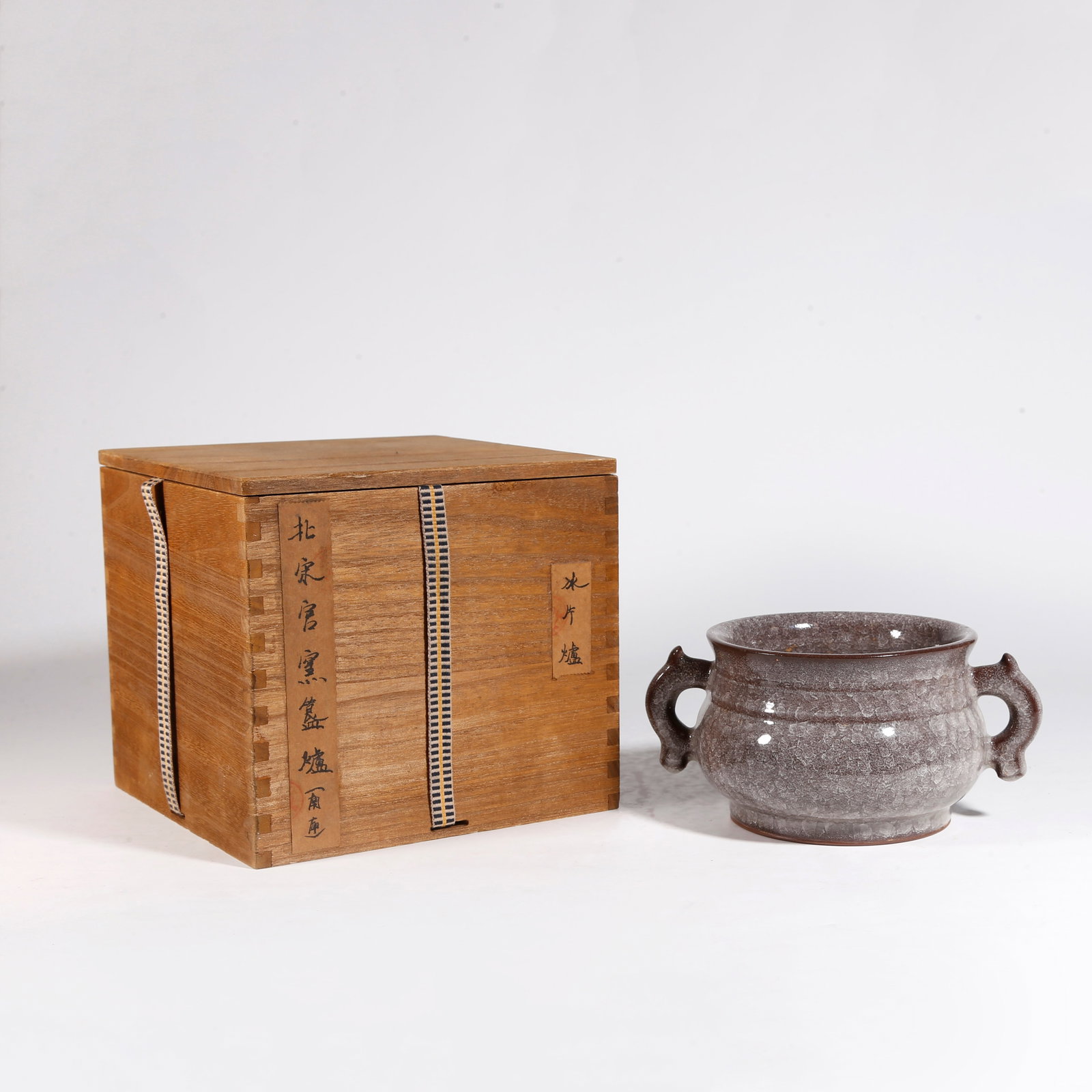 A GUAN KILN CENSER (1 of 10)