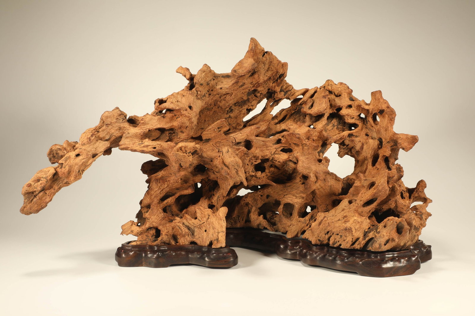 A AGARWOOD SCHOLAR'S ROCK-SHAPED MOUNTAIN ORNAMENT (1 of 6)