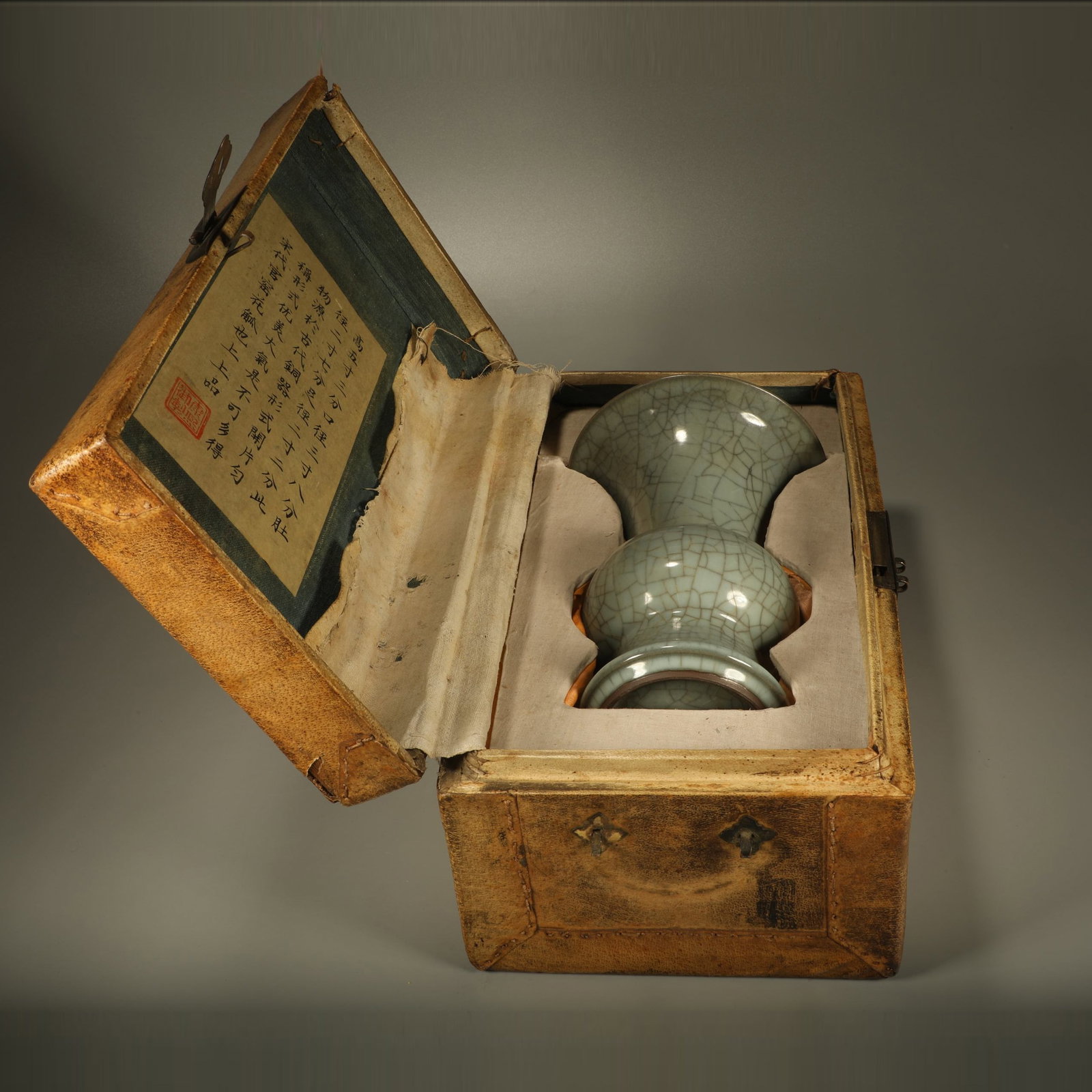 A GUAN WARE CRACKLED GU VASE (1 of 7)