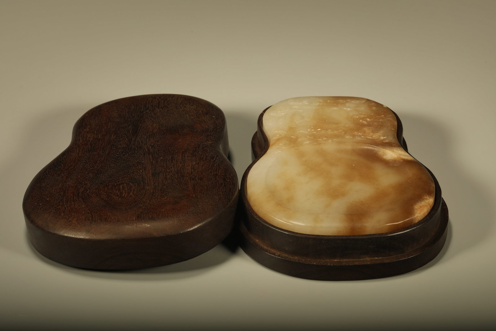 A HETIAN JADE INKSTONE CARVED WITH DRAGON MOTIFS: Hetian Jade Inkstone Carved with Dragon Motifs