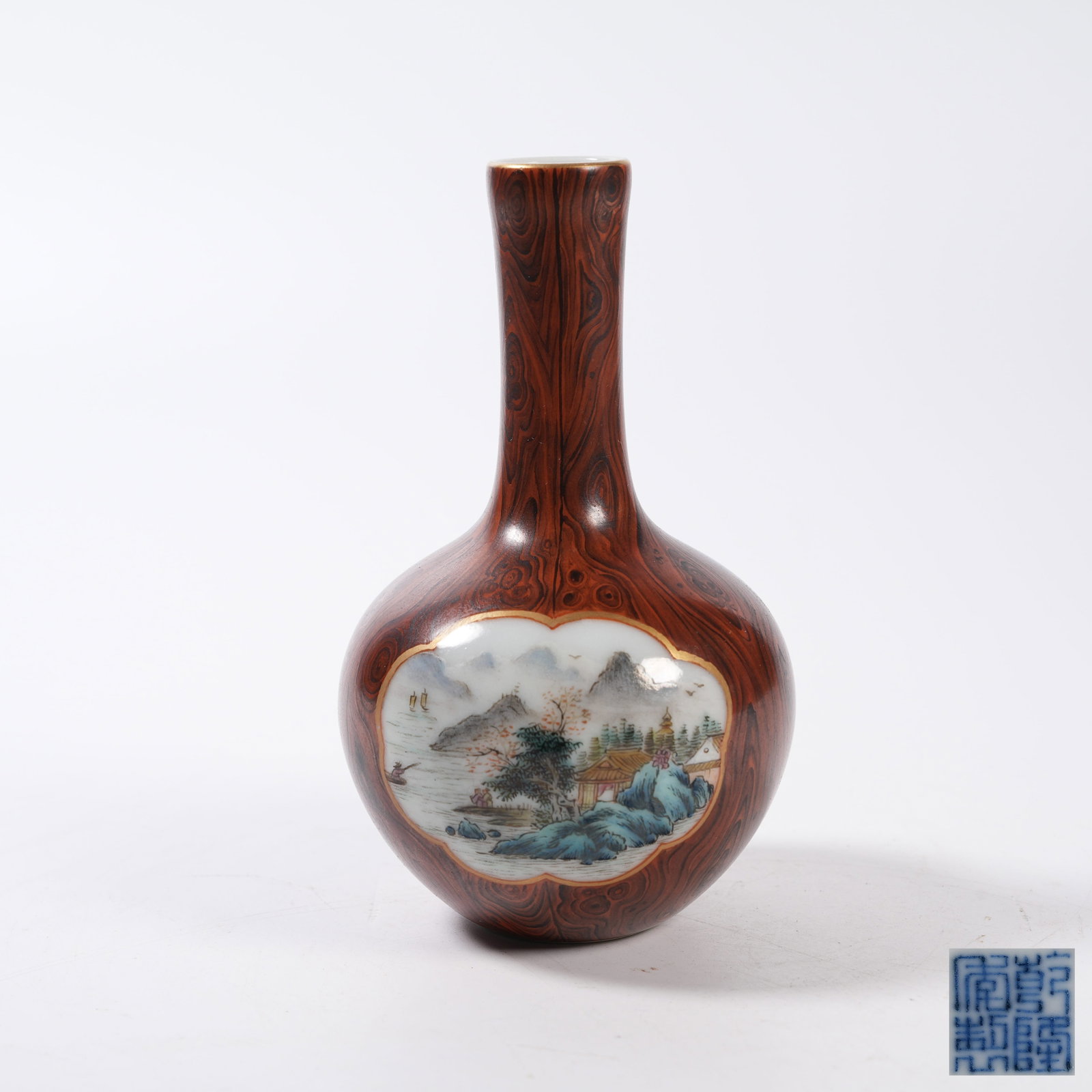 A MARBLED PORCELAIN GLOBULAR VASE WITH FAMILLE ROSE PANELS: Marbled Porcelain Globular Vase with Famille Rose Panels