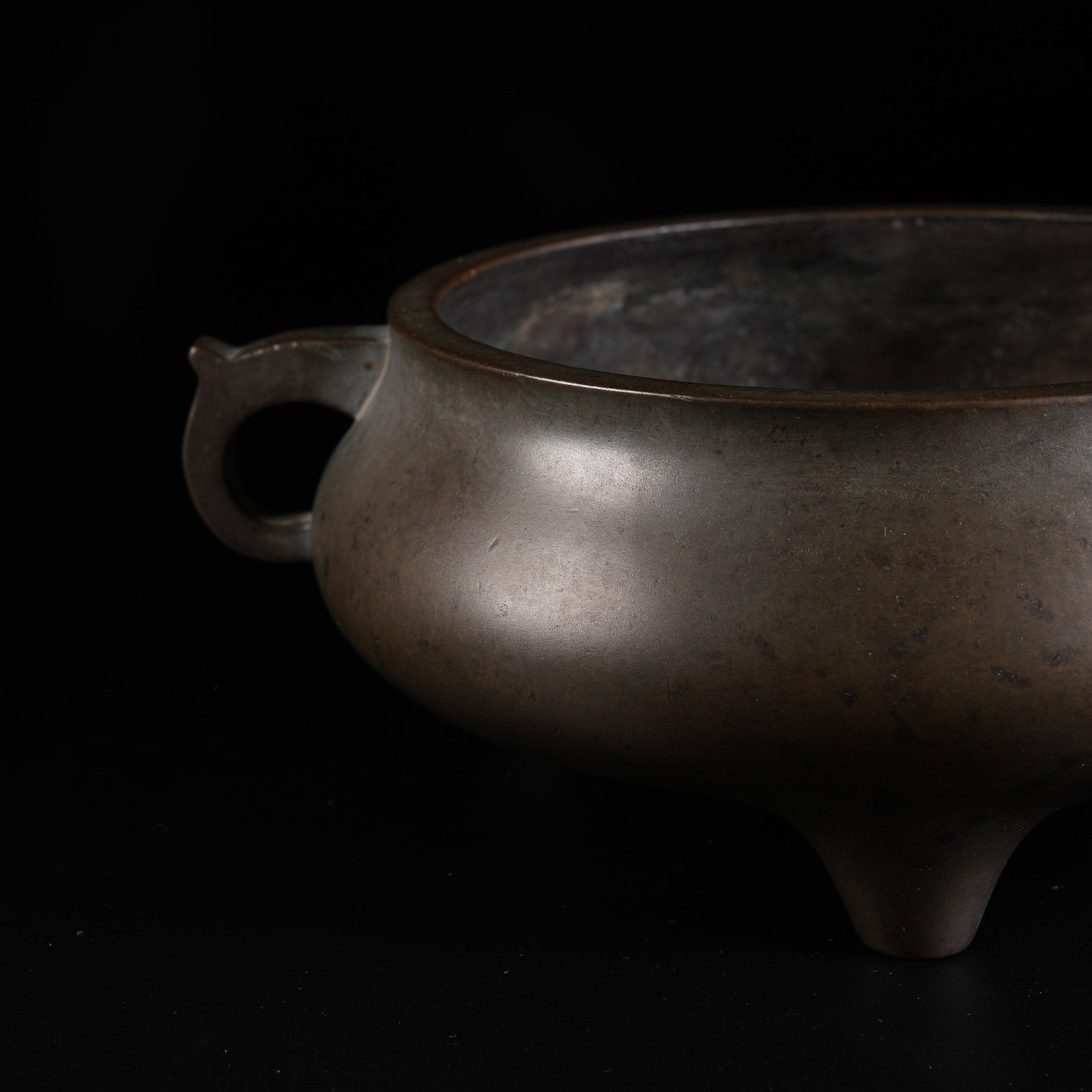 A BRONZE SCRIPTURE-PRESSING CENSER - 6