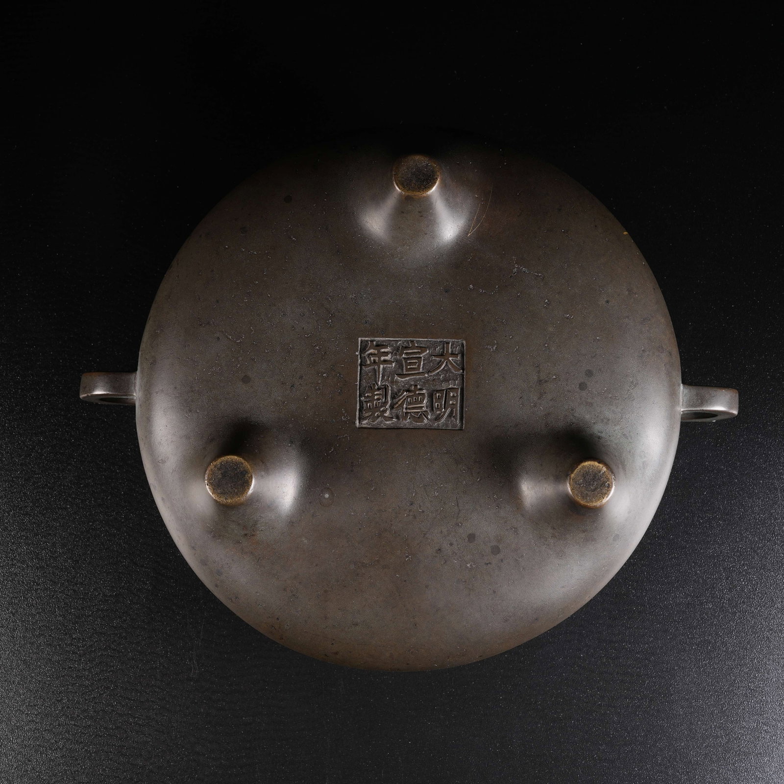 A BRONZE SCRIPTURE-PRESSING CENSER - 8