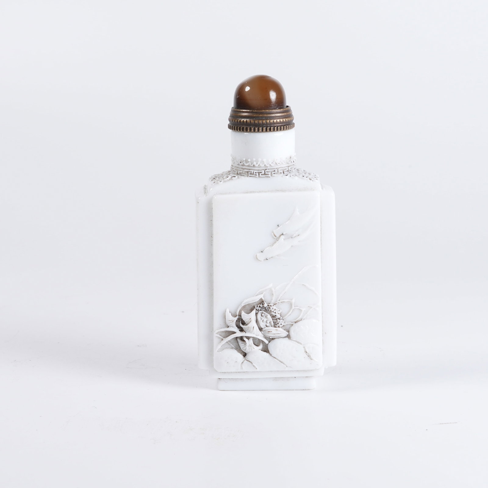 A CARVED PORCELAIN FLORAL SNUFF BOTTLE (1 of 9)