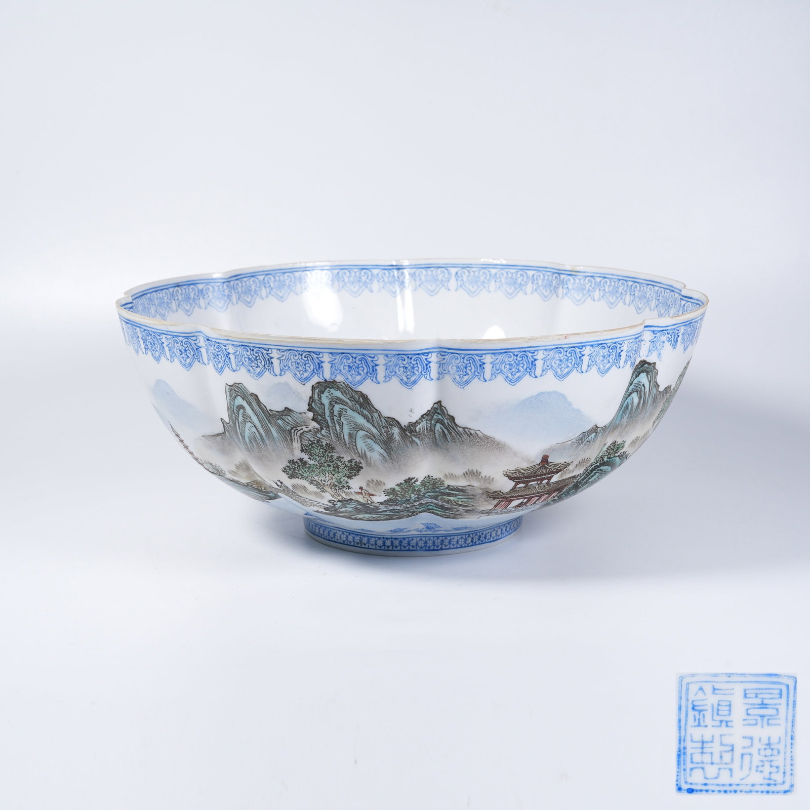 A FAMILLE-ROSE FLOWER-RIM BOWL WITH LANDSCAPE PATTERN: Famille-rose flower-rim bowl with landscape pattern