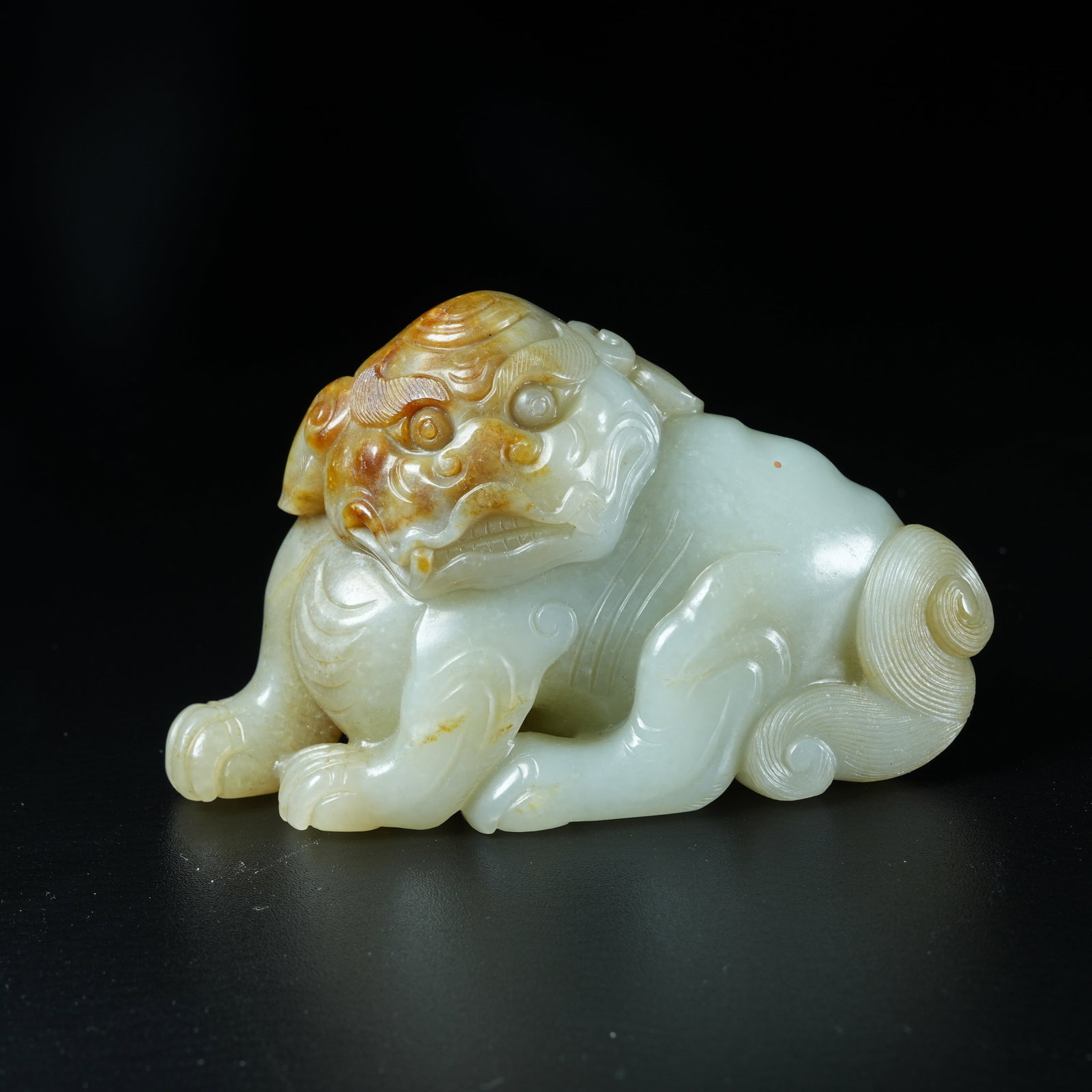 A ORNAMENT OF LION IN HETIAN JADE (1 of 8)