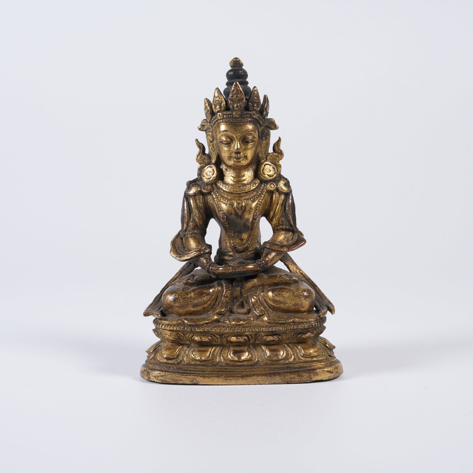 A GILT-BRONZE STATUE OF AMITAYUS BUDDHA: Gilt-bronze Statue of Amitayus Buddha