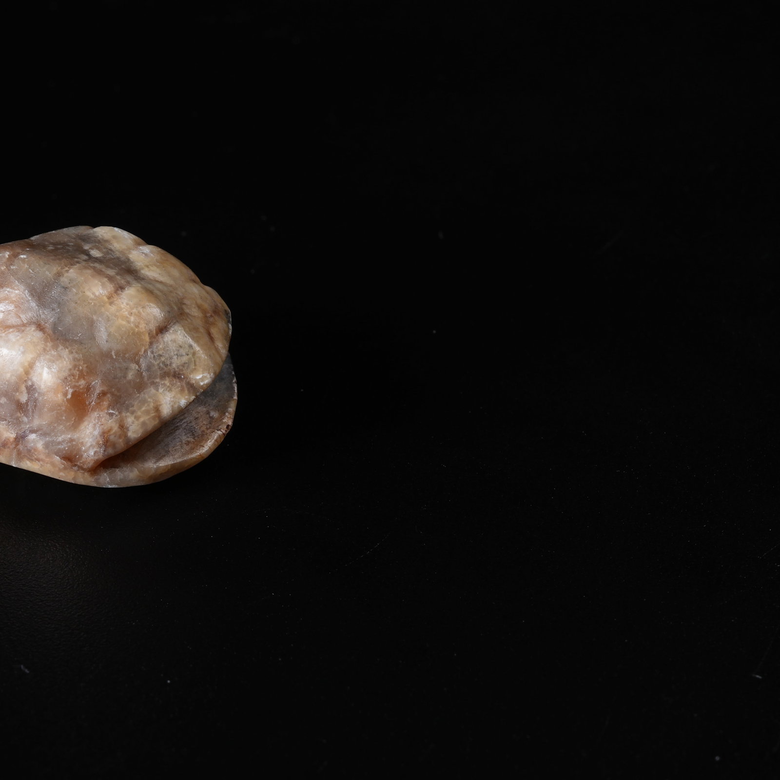 A ANCIENT JADE TURTLE PENDANT - 7