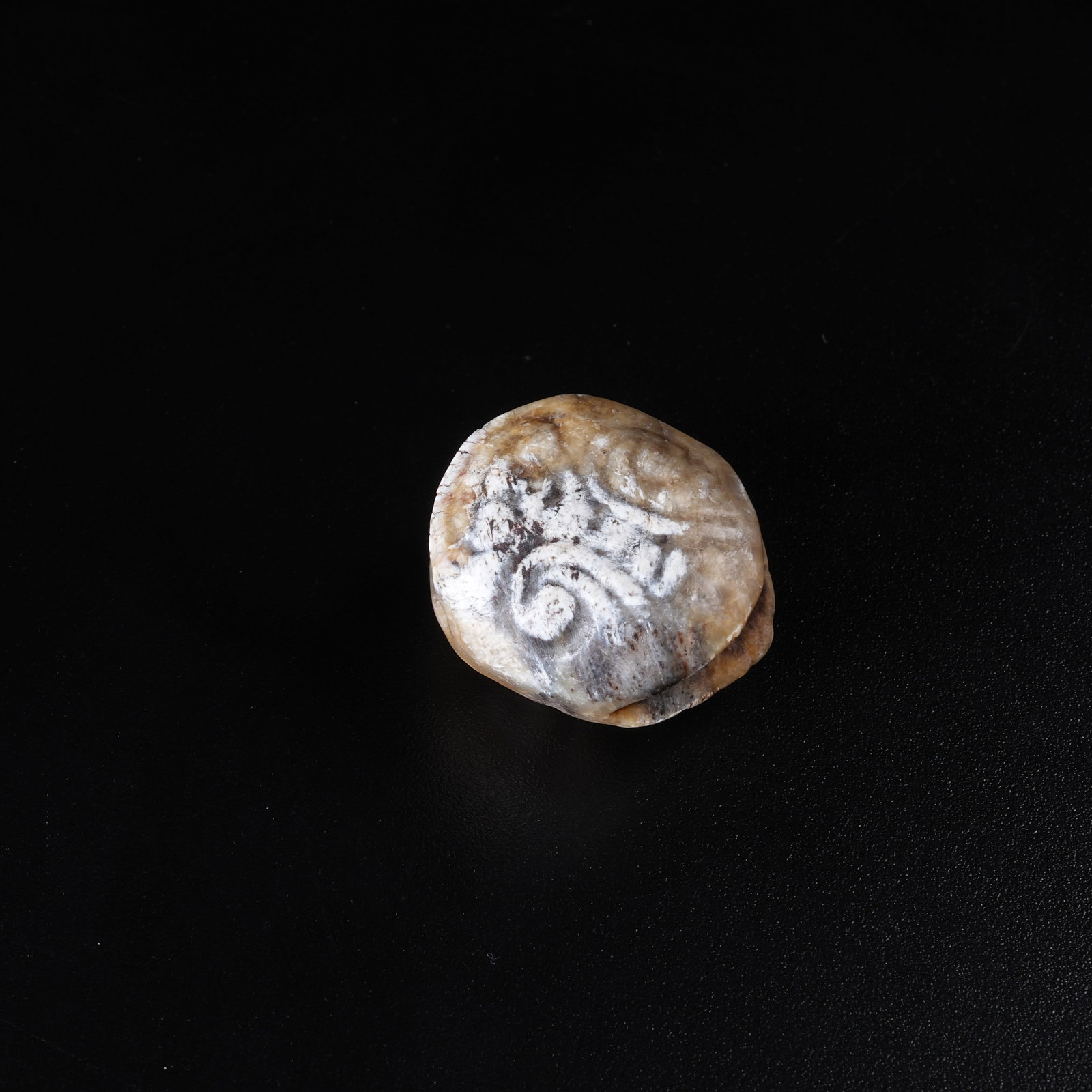 A ANCIENT JADE TURTLE PENDANT - 8