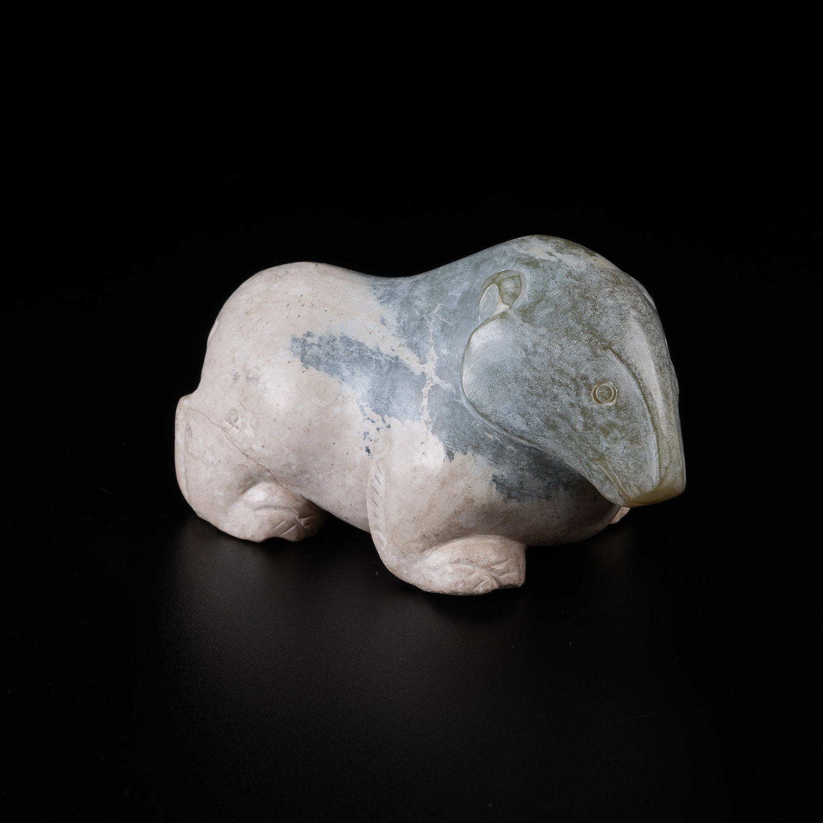 A ARCHAIC JADE INSECT PENDANT (1 of 8)