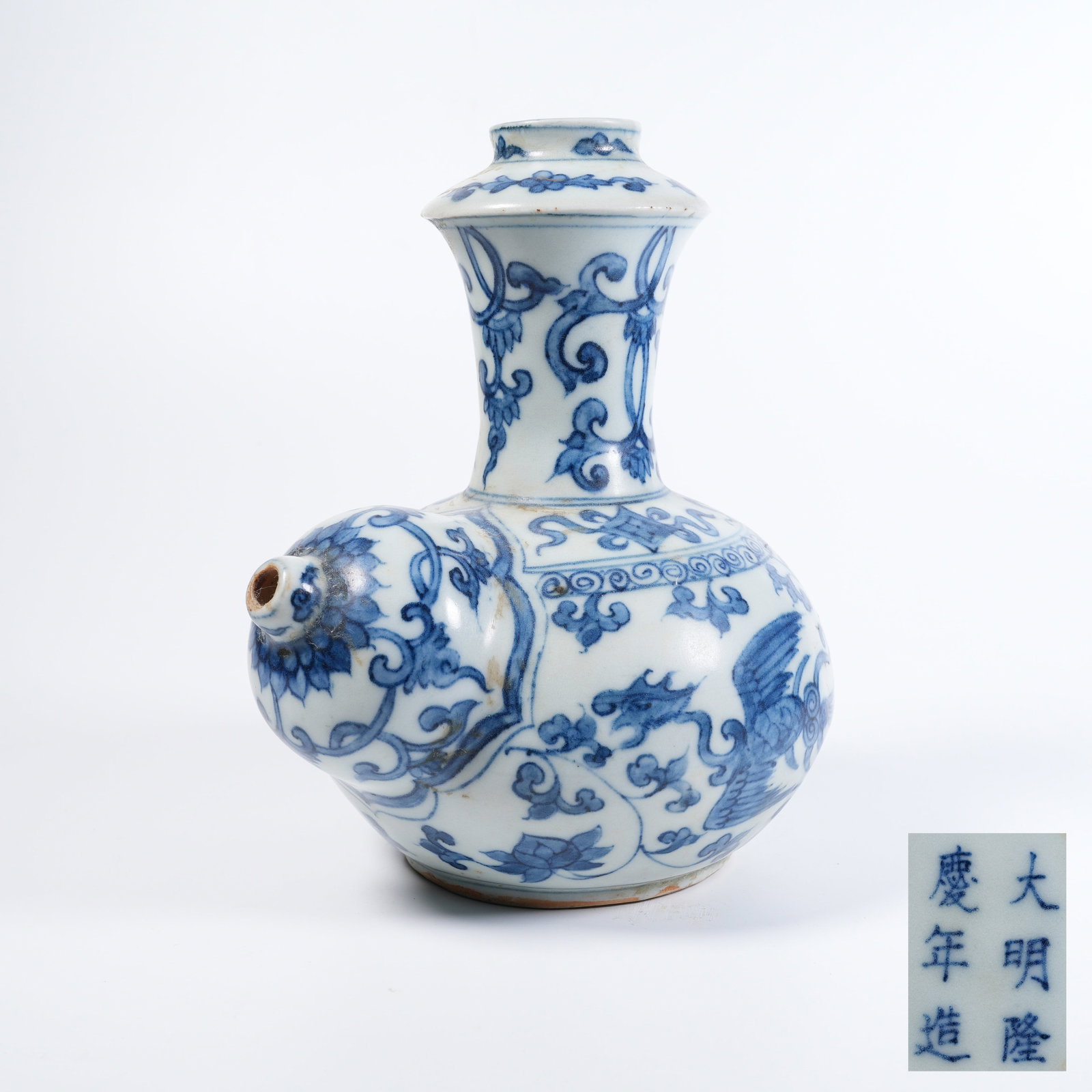 A BLUE-AND-WHITE KUNDIKA WITH PHOENIX PATTERN: Blue-and-white kundika with phoenix pattern