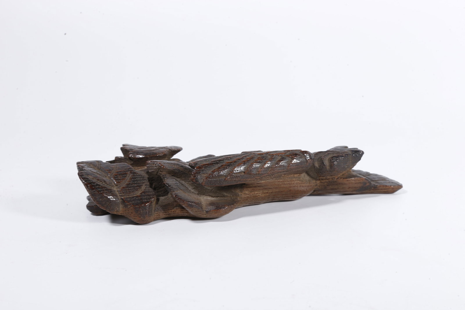 A BEECH WOOD PHOENIX-PATTERN BRUSH REST - 7
