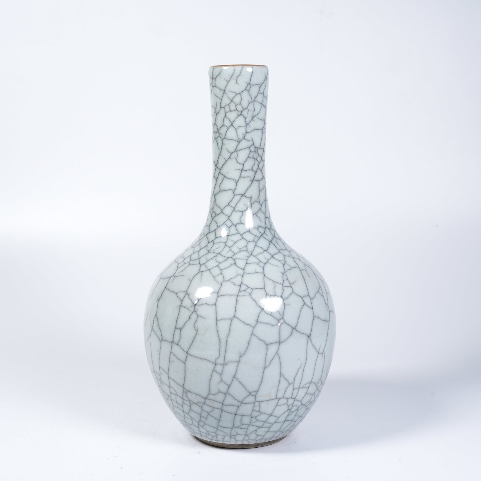 A GE-GLAZE CELESTIAL SPHERE VASE (1 of 9)