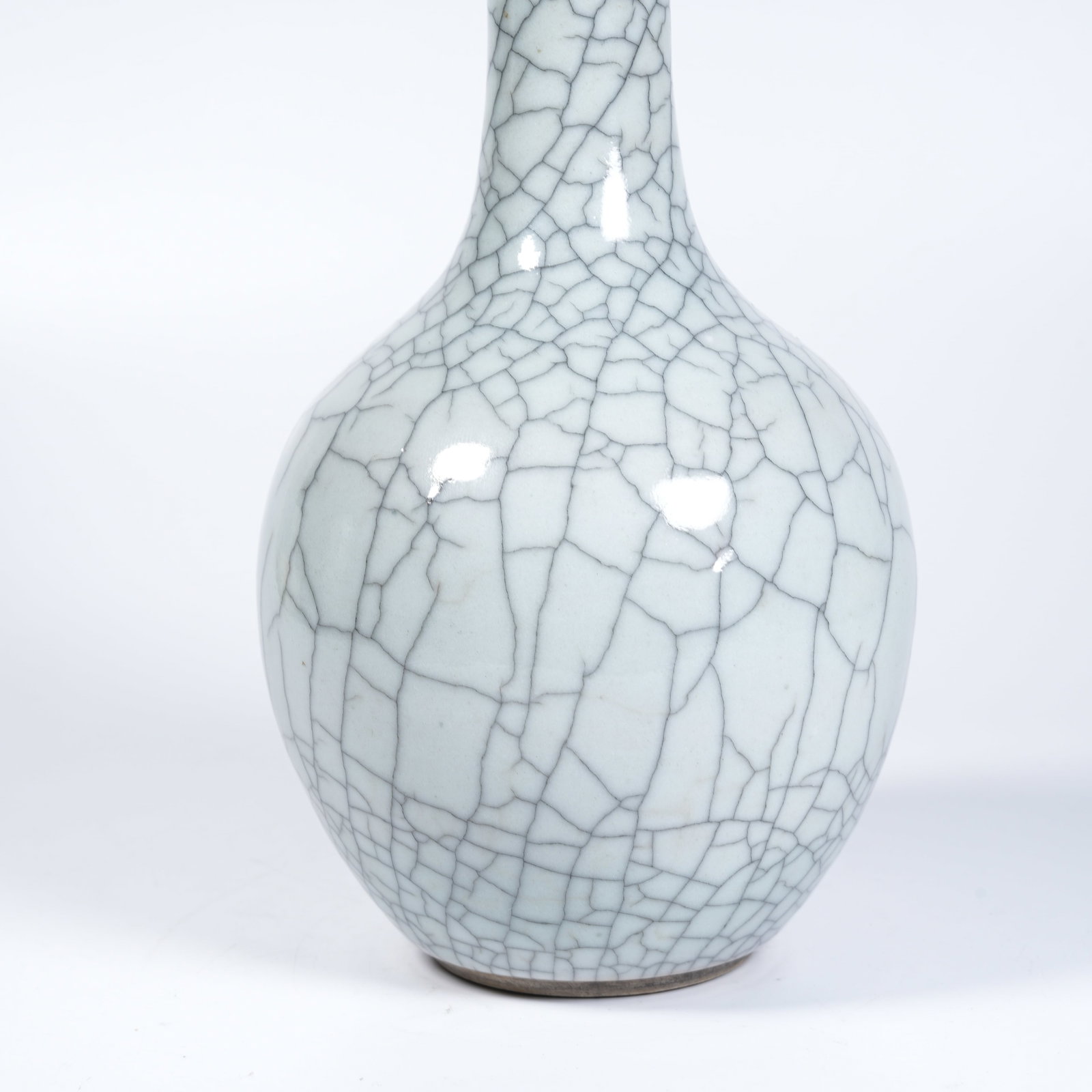 A GE-GLAZE CELESTIAL SPHERE VASE - 3