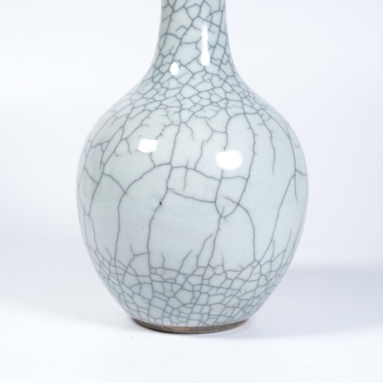 A GE-GLAZE CELESTIAL SPHERE VASE - 4