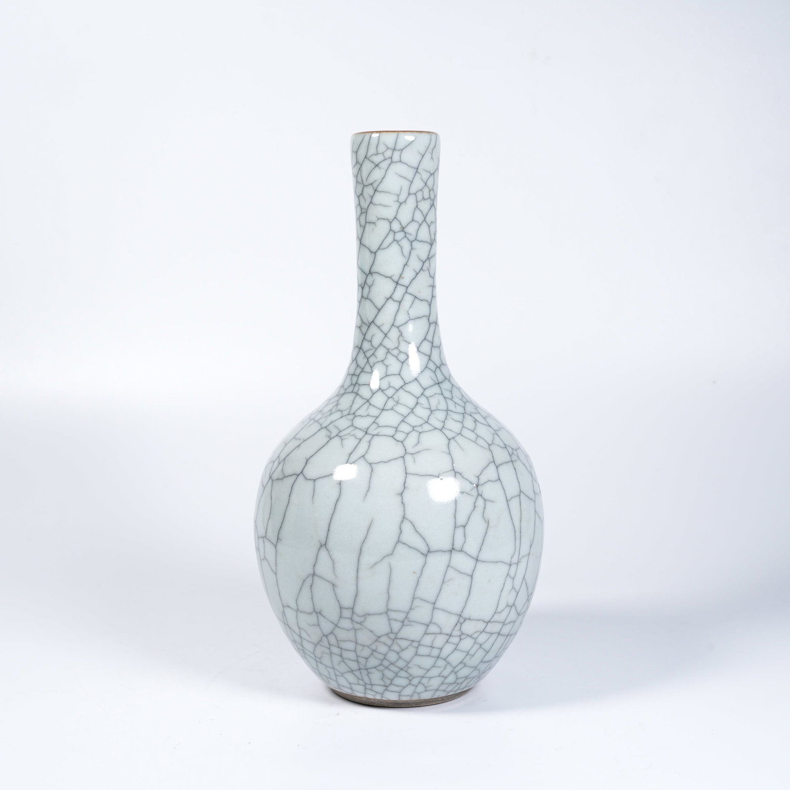 A GE-GLAZE CELESTIAL SPHERE VASE - 7