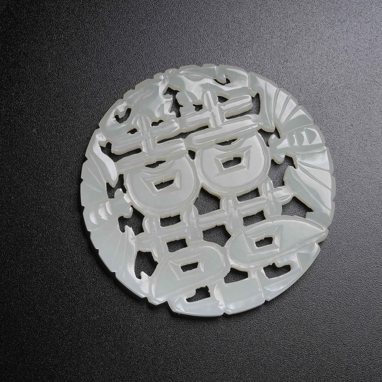 A HETIAN JADE PENDANT WITH DOUBLE HAPPINESS PATTERN: Hetian Jade Pendant with Double Happiness Pattern