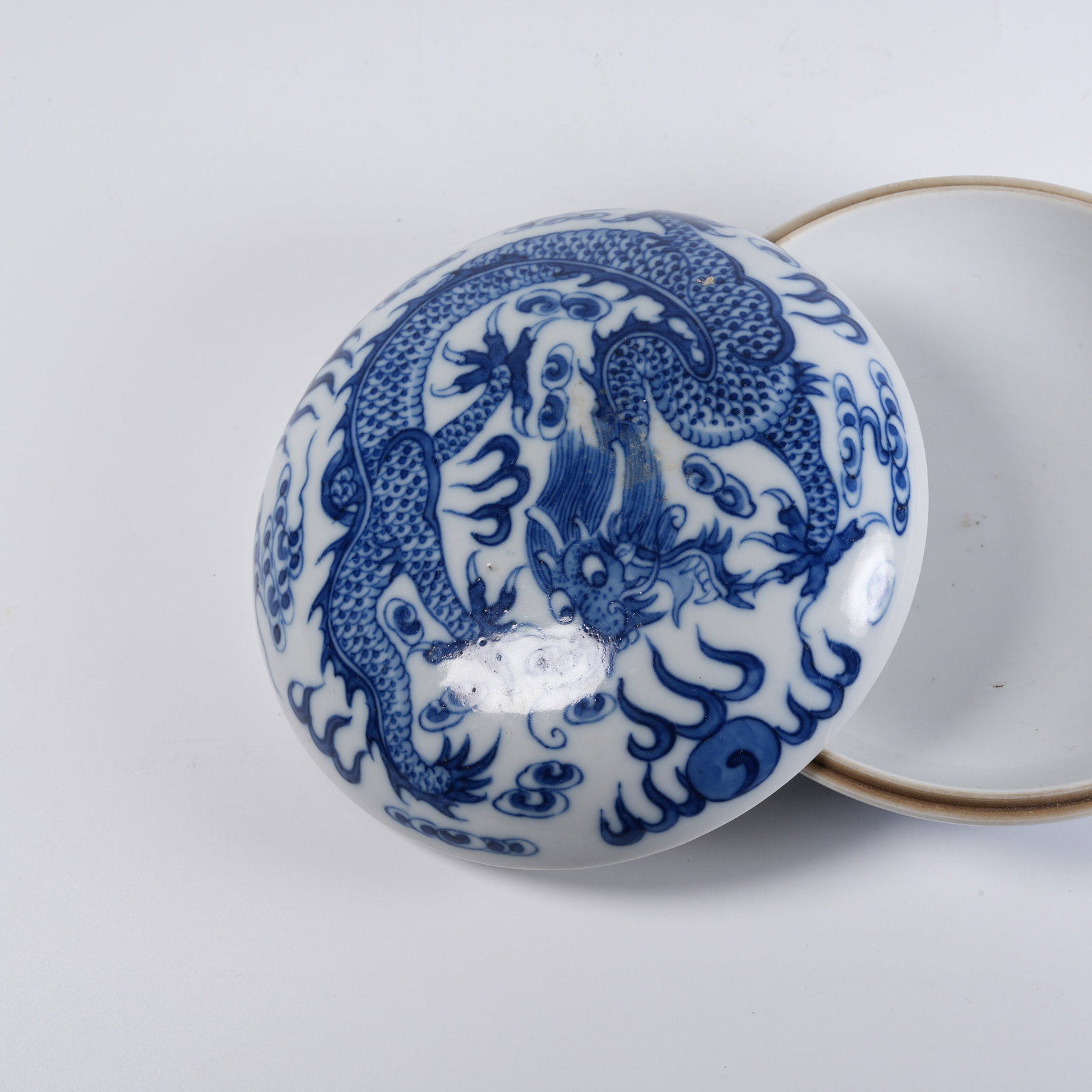 A BLUE-AND-WHITE DRAGON-PATTERN INK PASTE BOX - 2