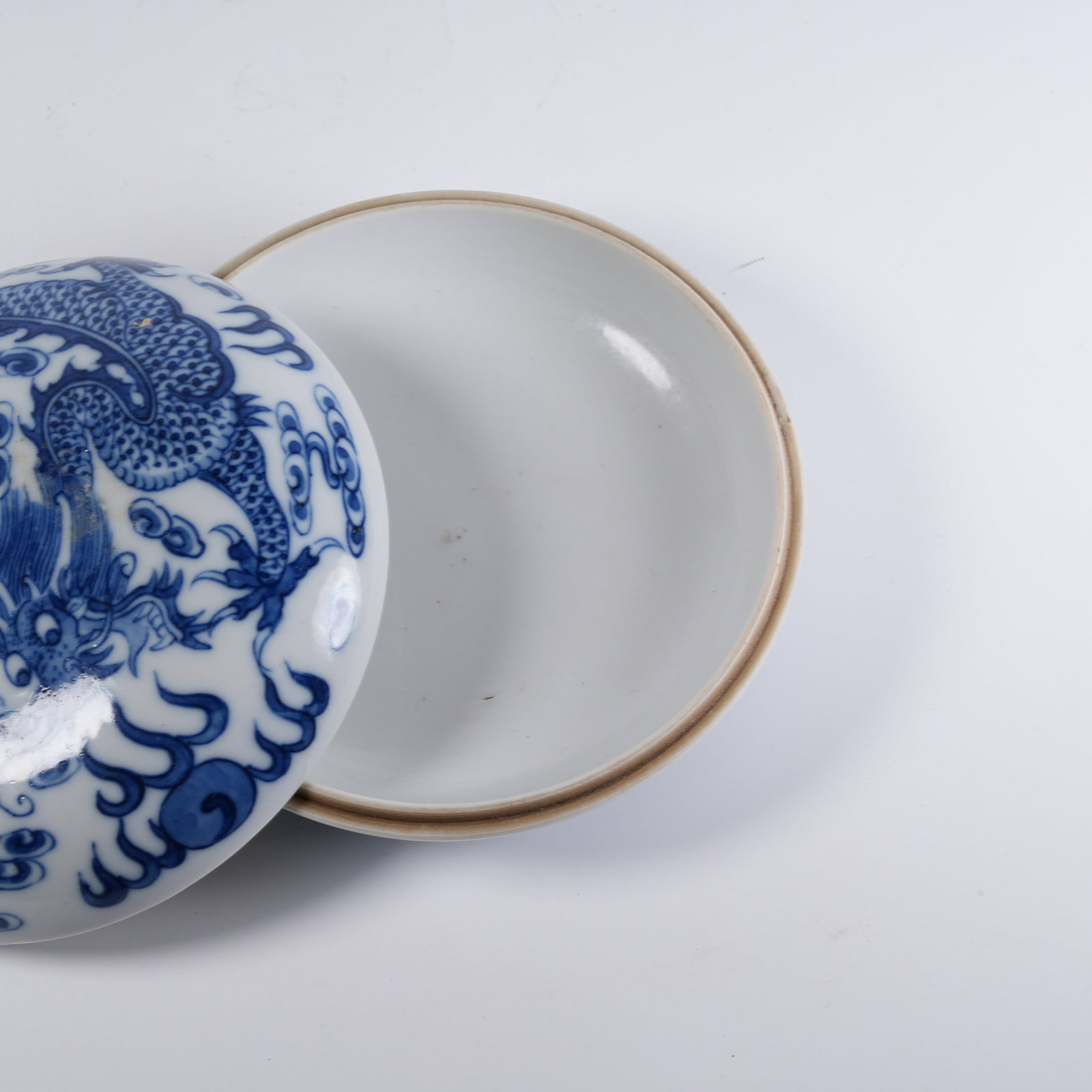 A BLUE-AND-WHITE DRAGON-PATTERN INK PASTE BOX - 3