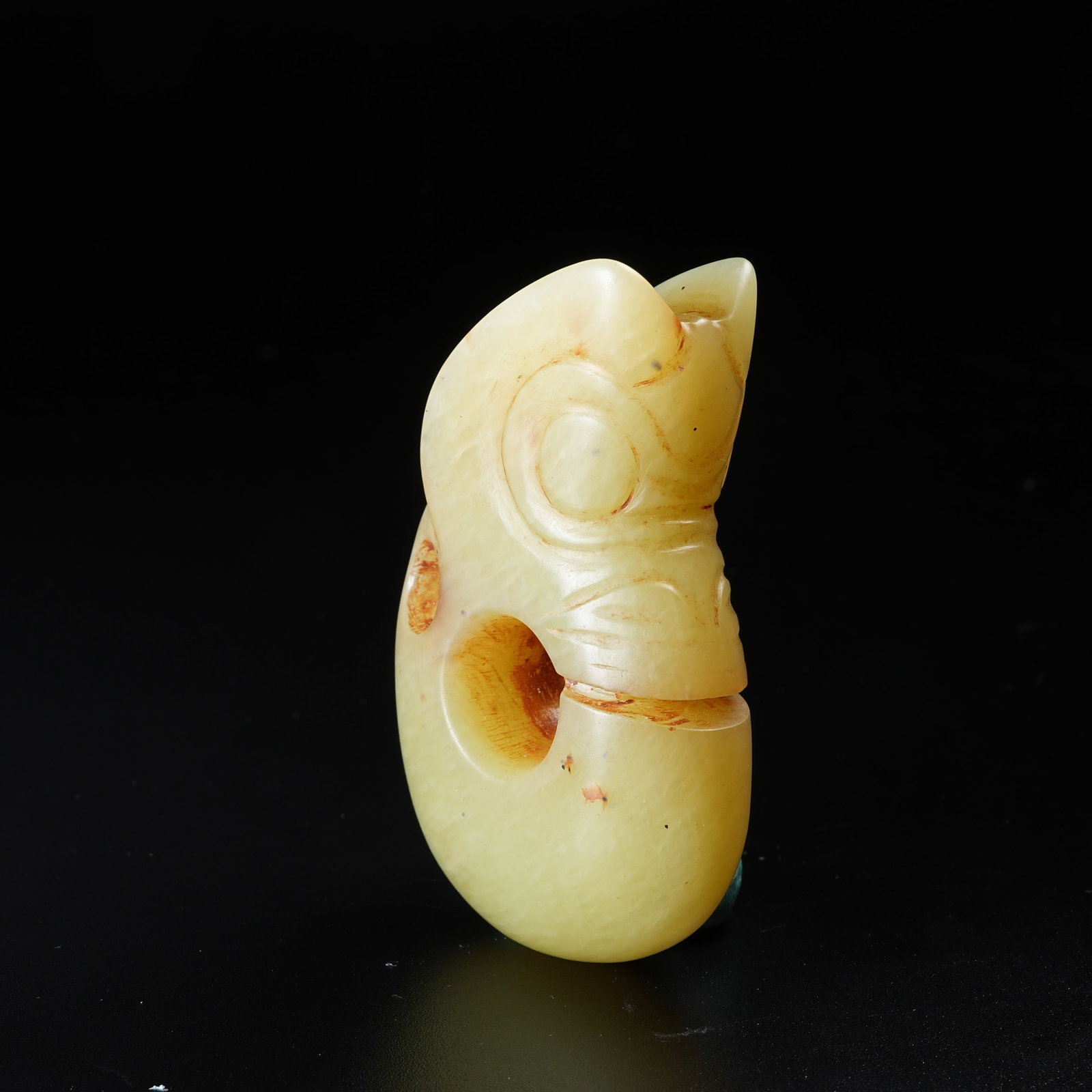 A ANCIENT JADE PIG DRAGON PENDANT (1 of 7)