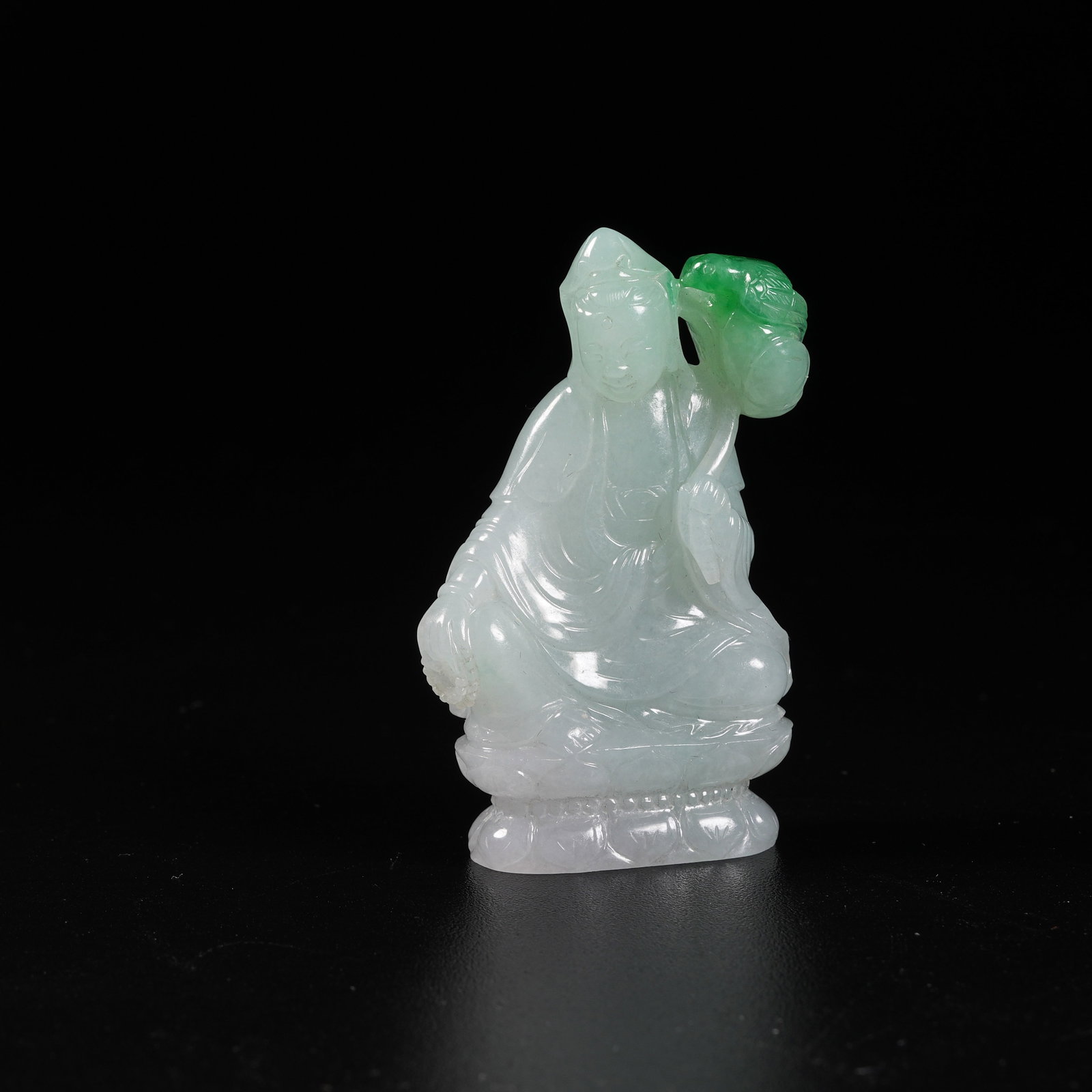 A JADEITE GUANYIN: Jadeite Guanyin