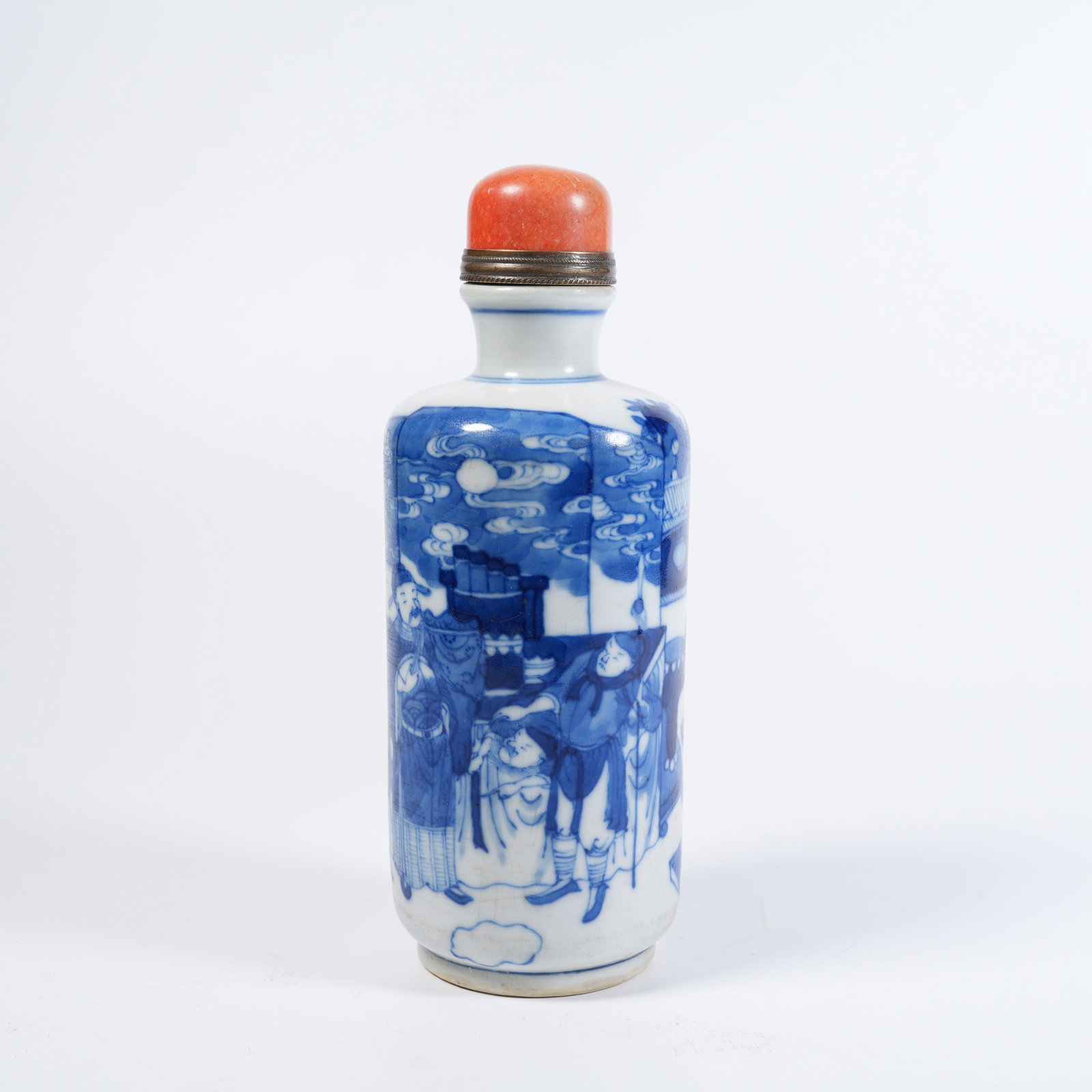 A LARGE BLUE-AND-WHITE SNUFF BOTTLE WITH FIGURE-STORY MOTIF: Large blue-and-white snuff bottle with figure-story motif