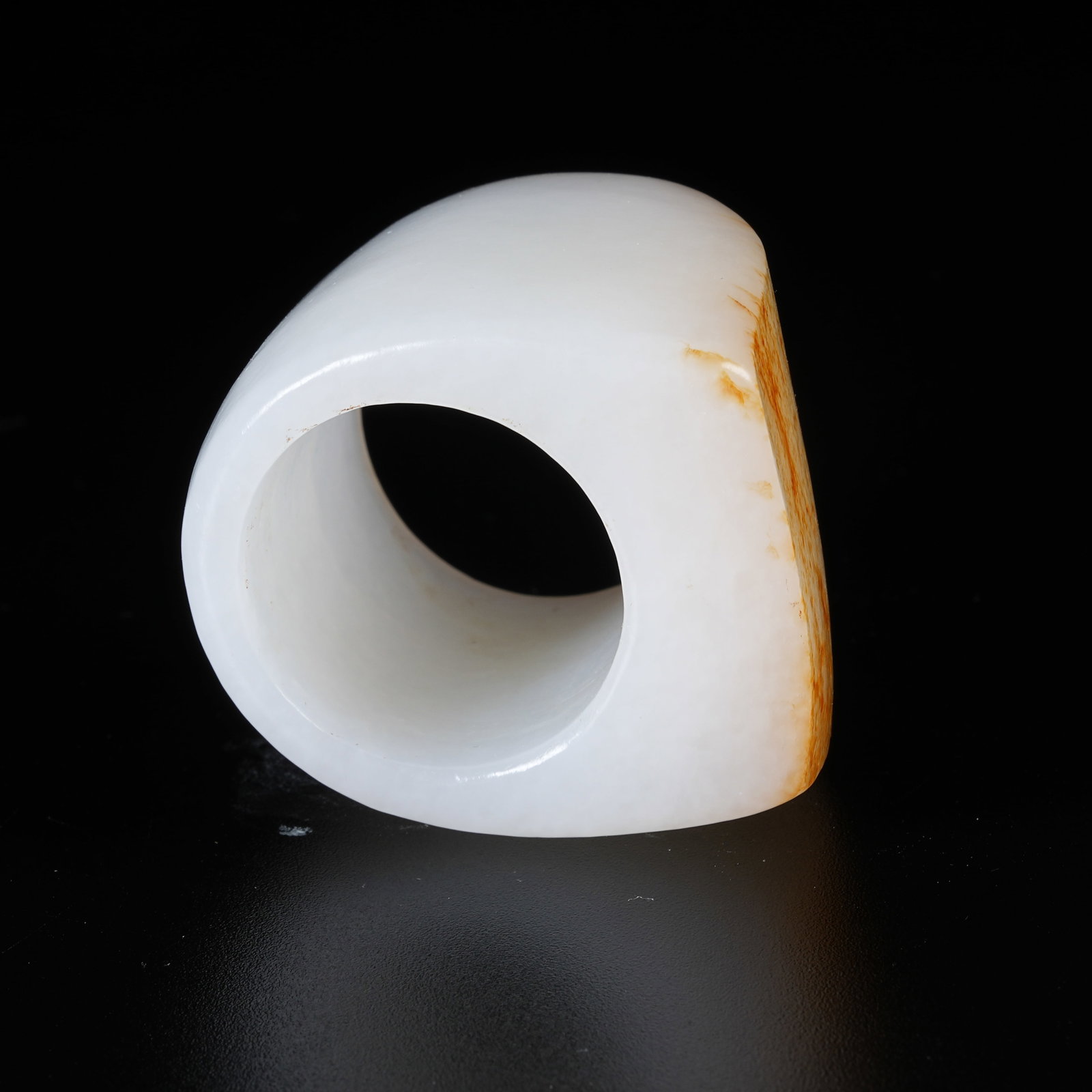 A HETIAN JADE THUMB RING - 10
