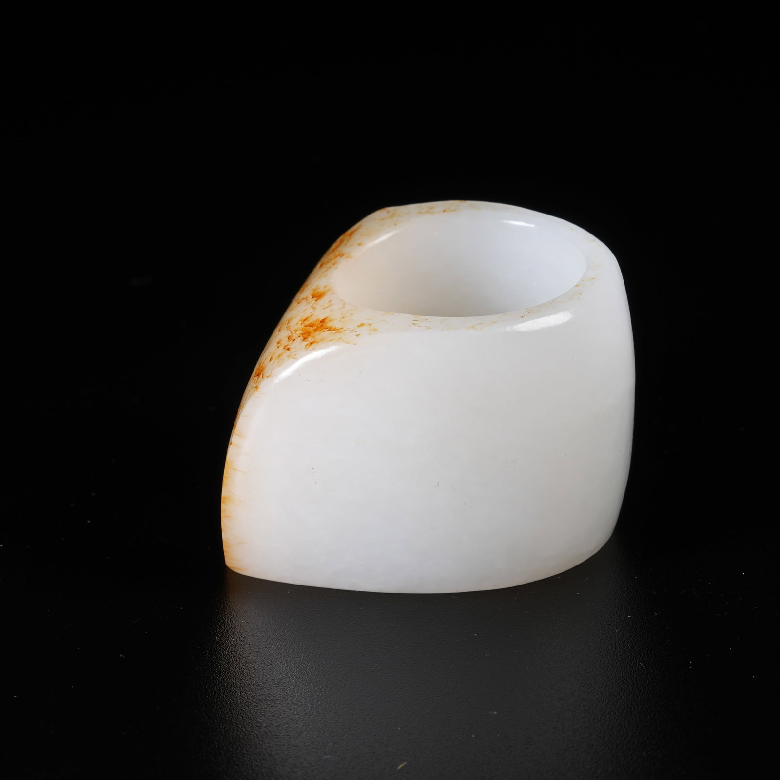 A HETIAN JADE THUMB RING - 3