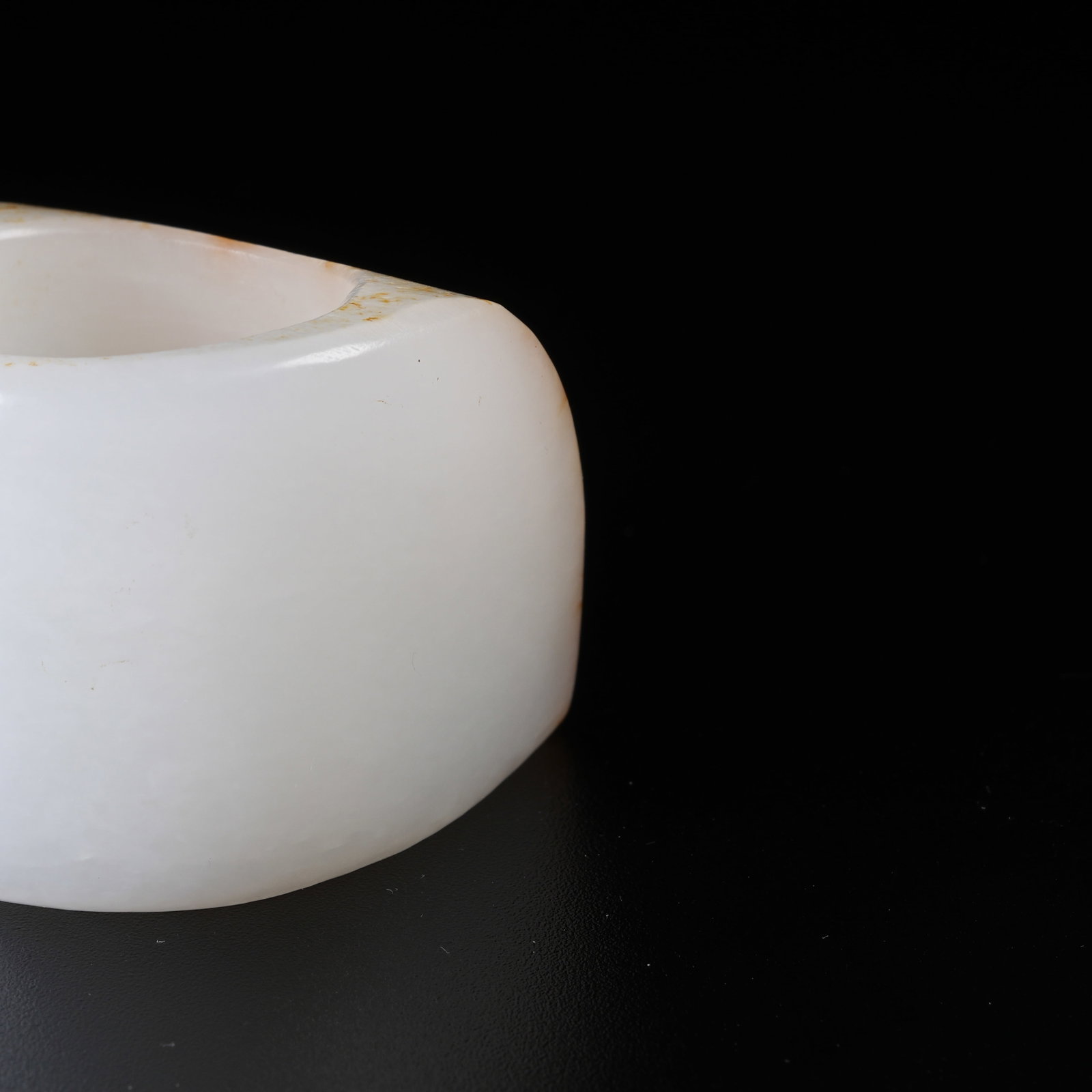 A HETIAN JADE THUMB RING - 6