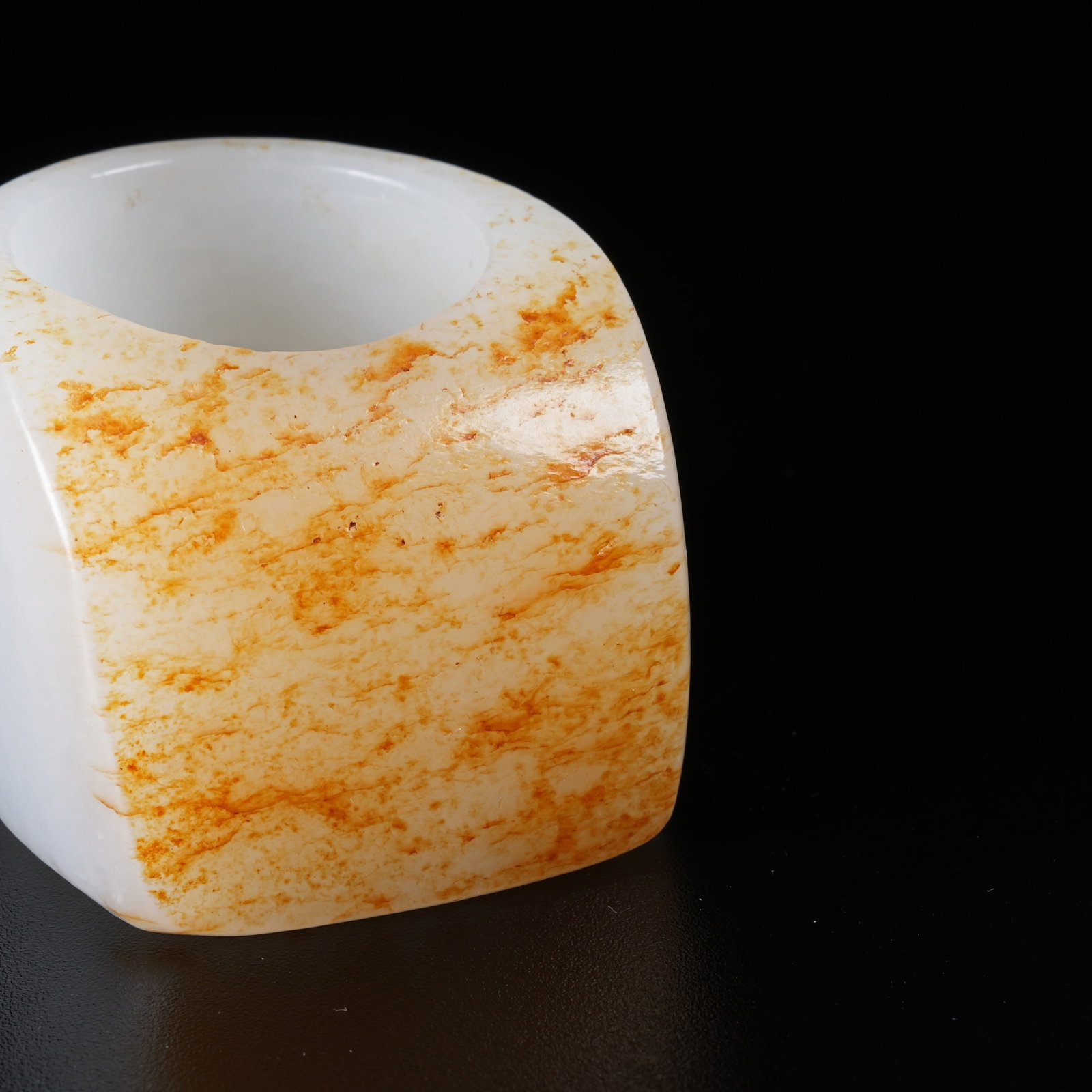 A HETIAN JADE THUMB RING - 7