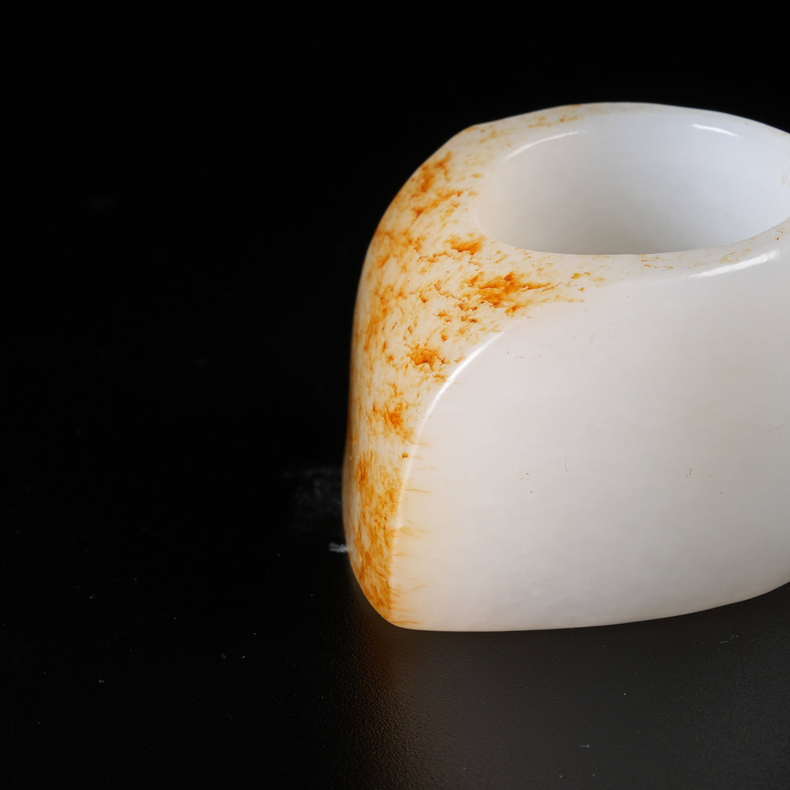 A HETIAN JADE THUMB RING - 8
