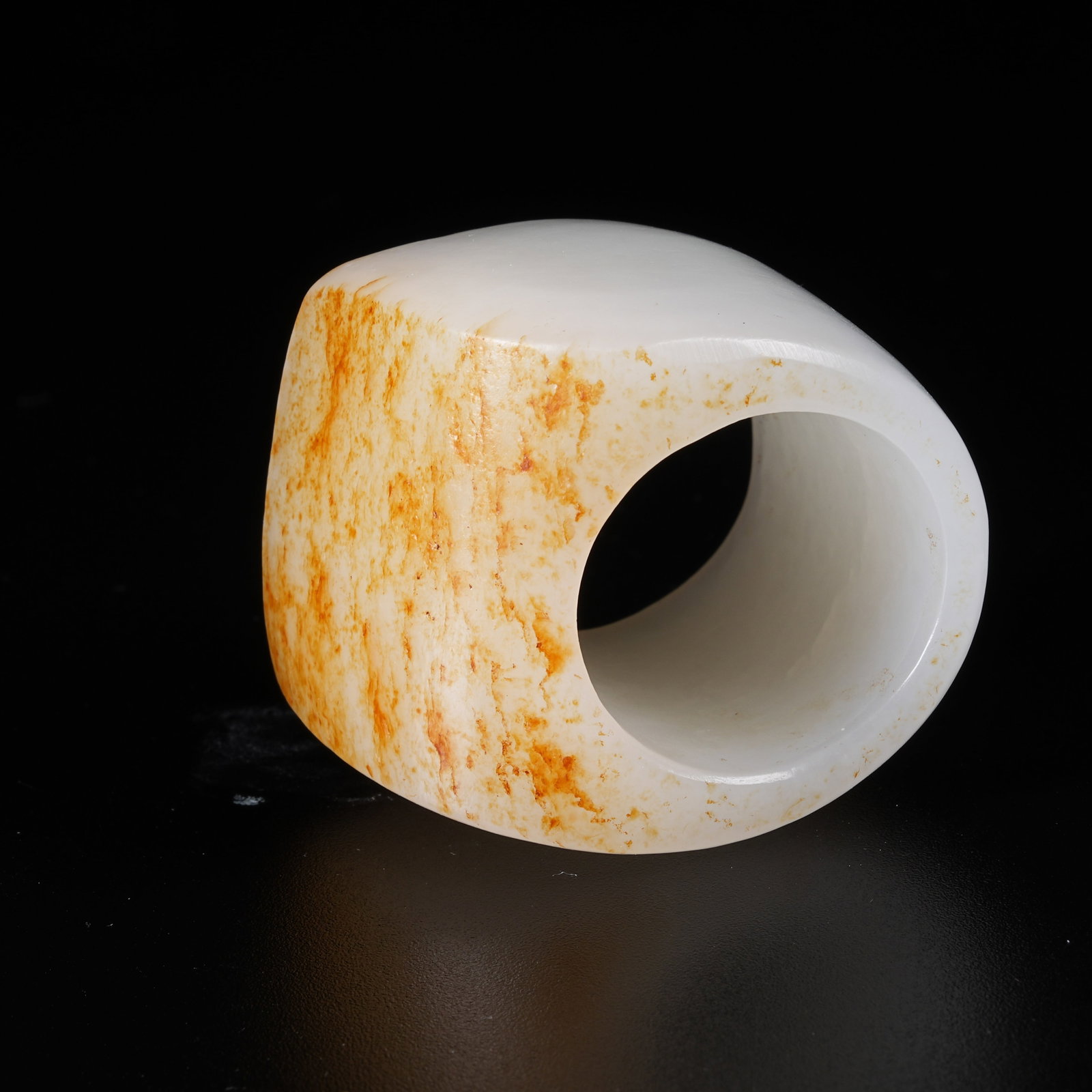 A HETIAN JADE THUMB RING - 9
