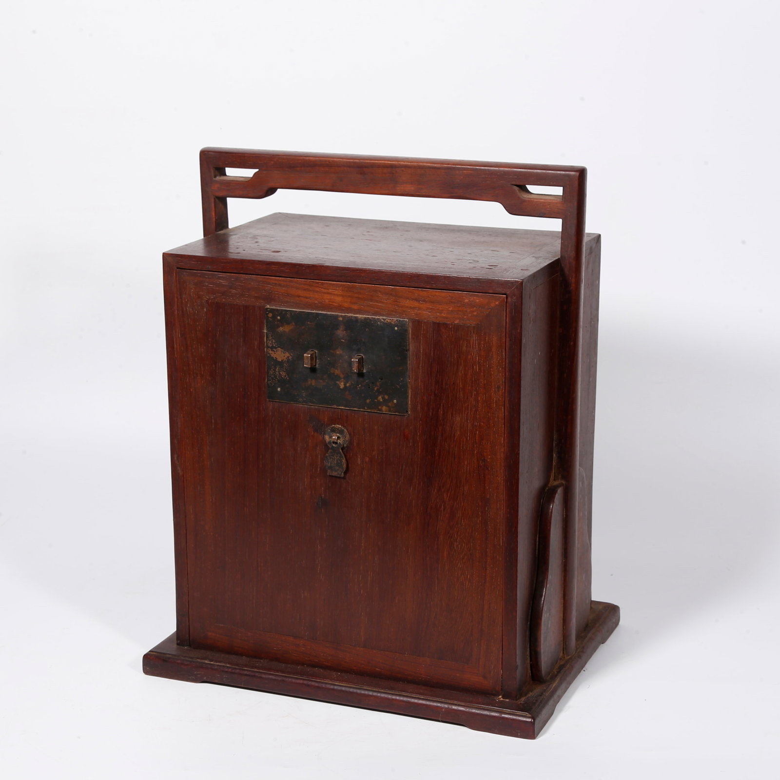 A SMALL CARRYING CASE OF HUANGHUALI WOOD: Small carrying case of huanghuali wood