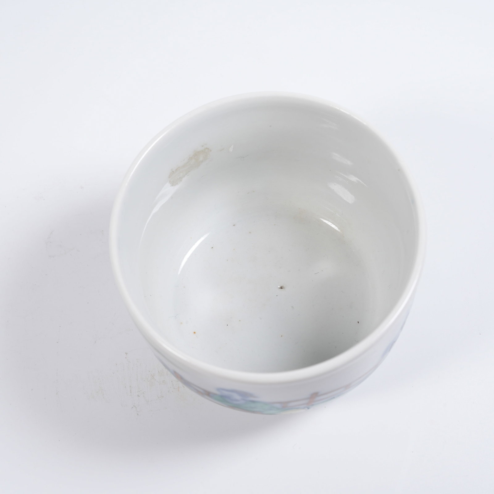 A WUCAI FIGURED CUP - 8