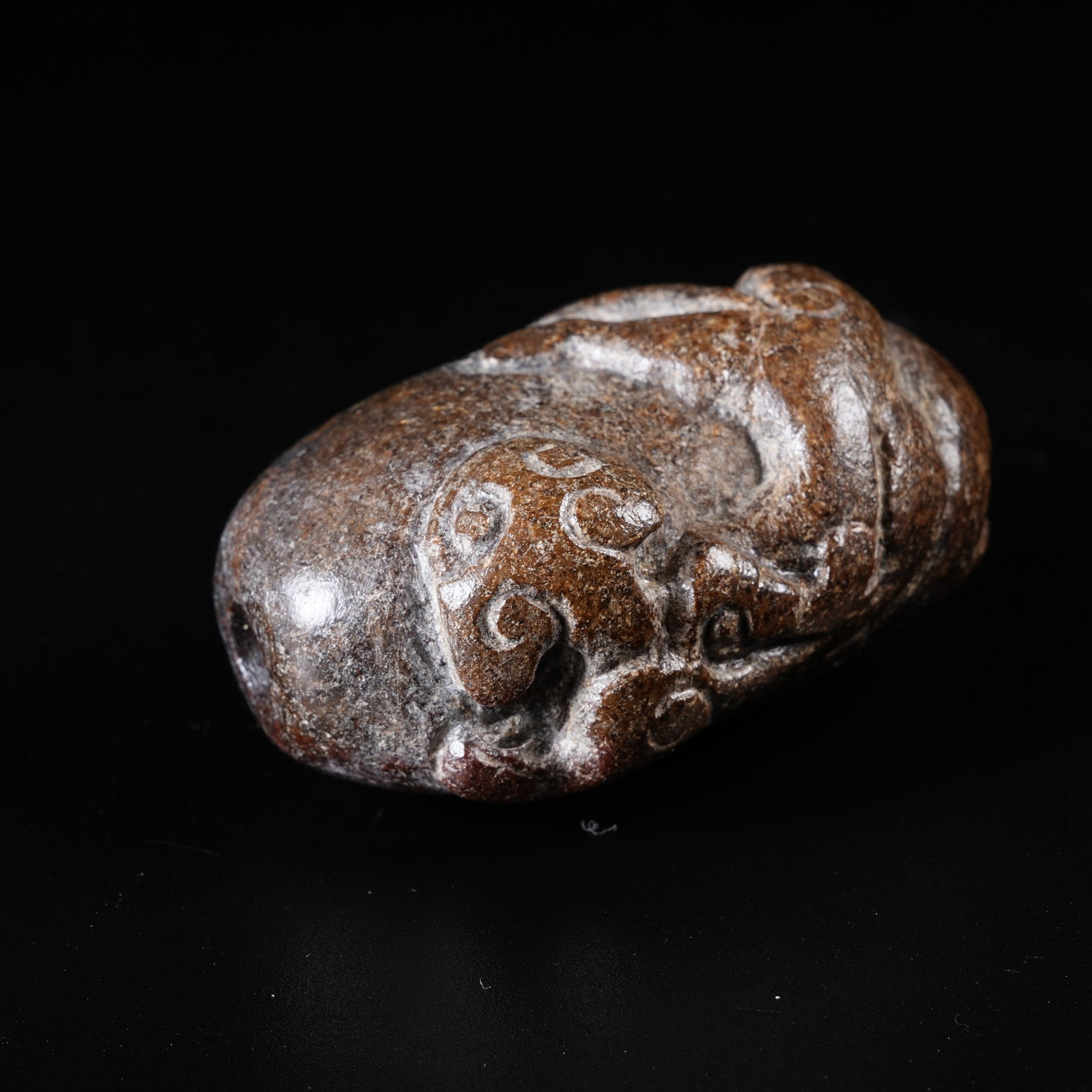 A ANCIENT JADE TUBE PENDANT WITH CHI DRAGON PATTERN: Ancient Jade Tube Pendant with Chi Dragon Pattern